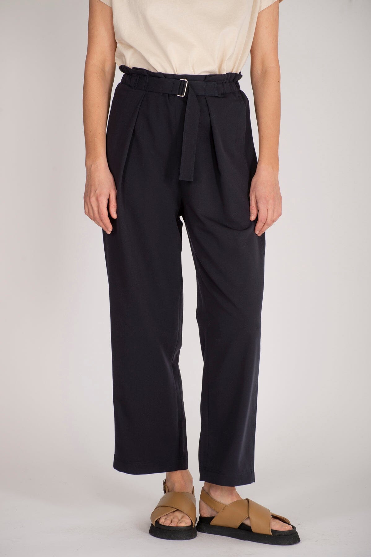 ArnieSays: Corin Drapey Dk Navy Bukse