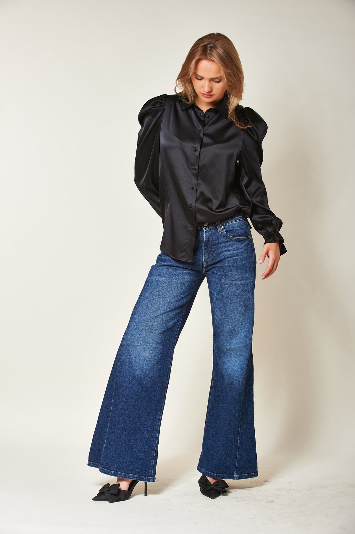 ArnieSays: Serra Black Bluse