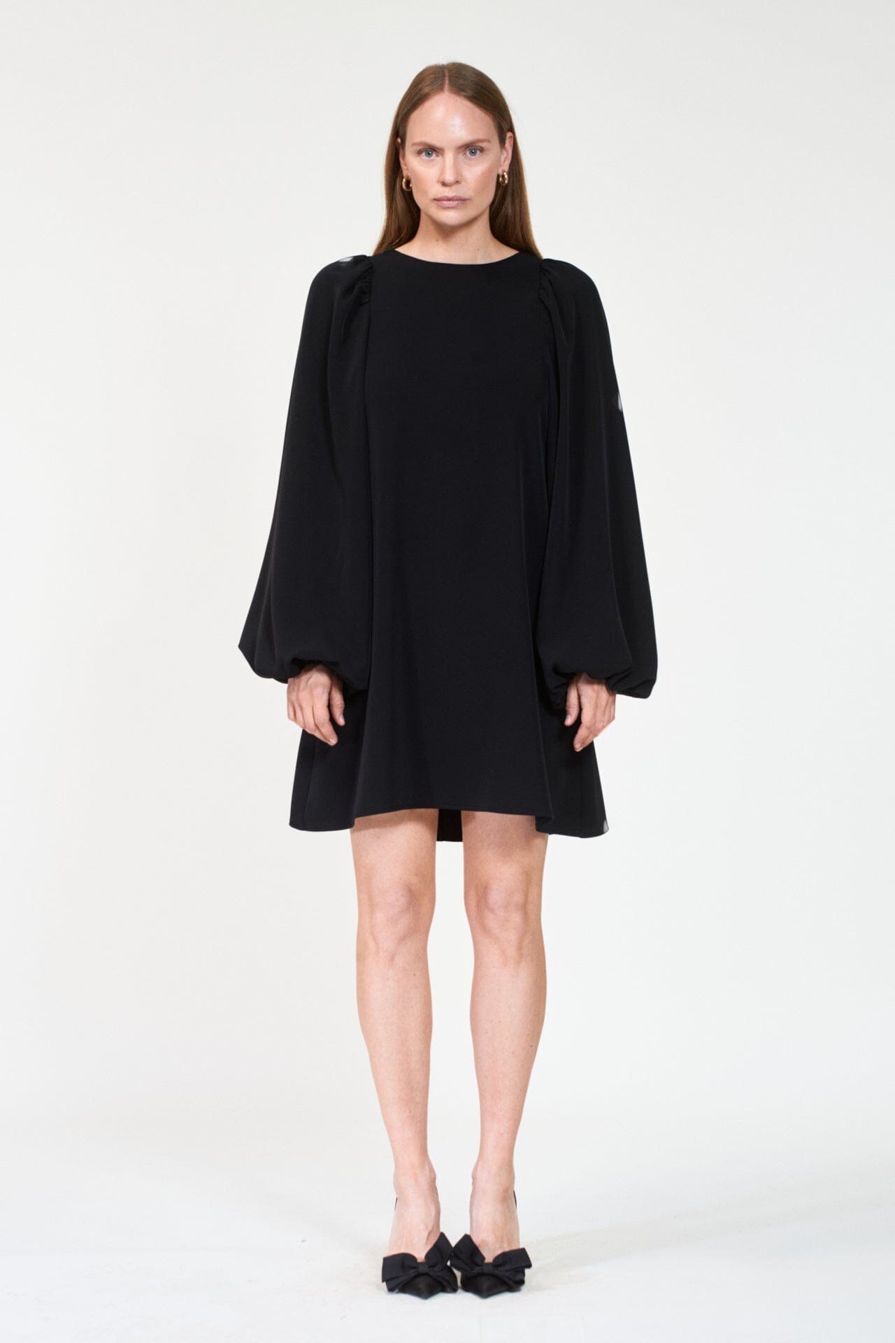 ArnieSays: VALERIA Crepe Black Kjole