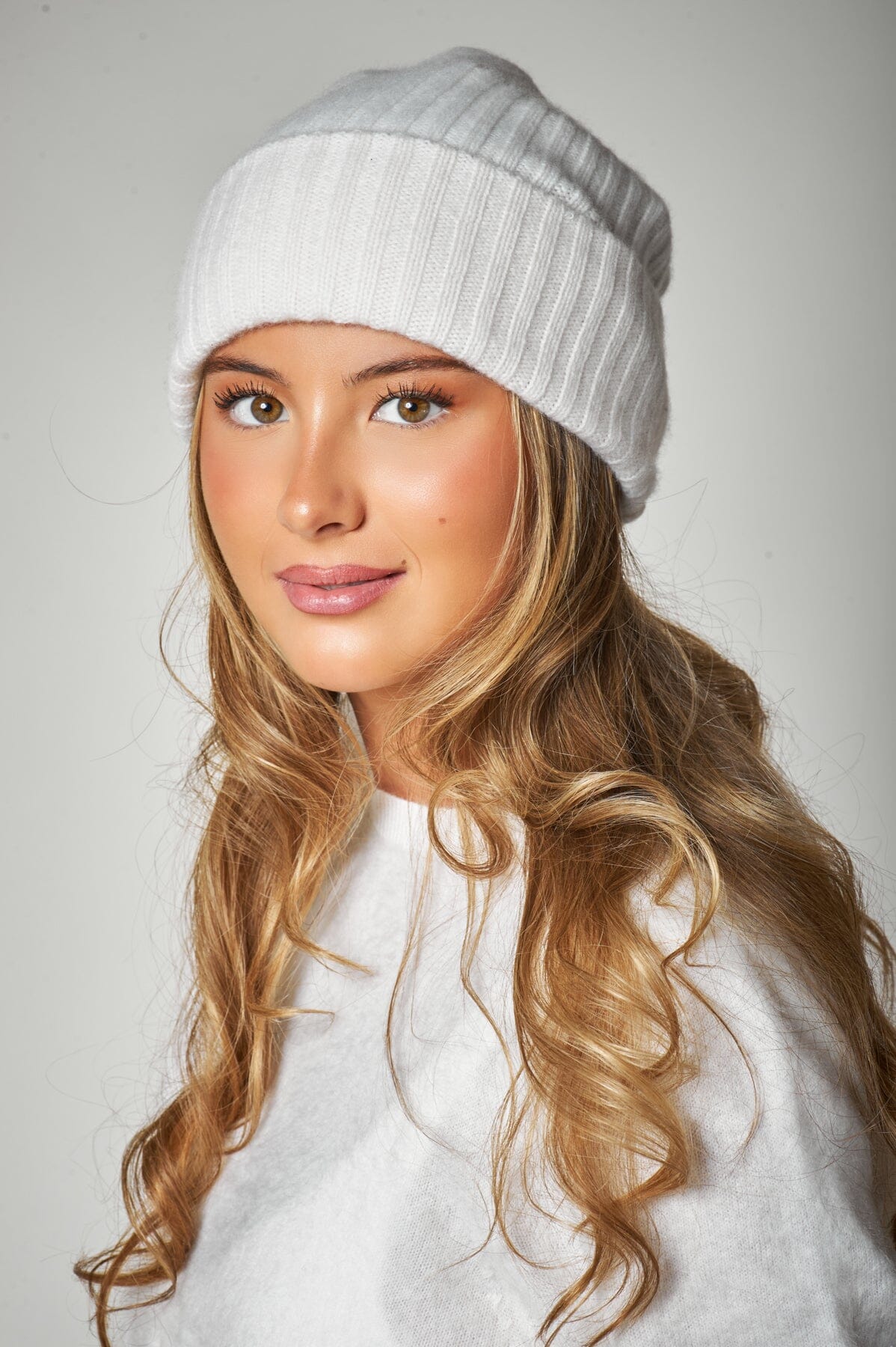 Aurora Cashmere Beanie Offwhite Hodeplagg