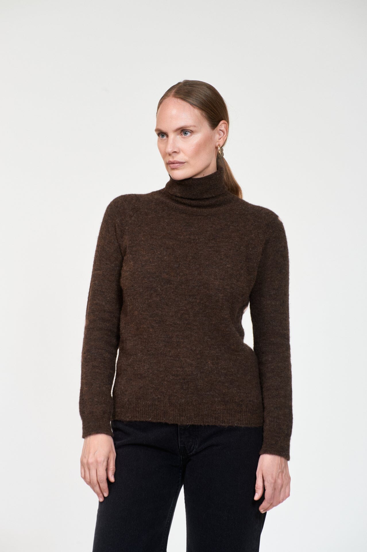 ArnieSays: MIA Dk Brown Genser