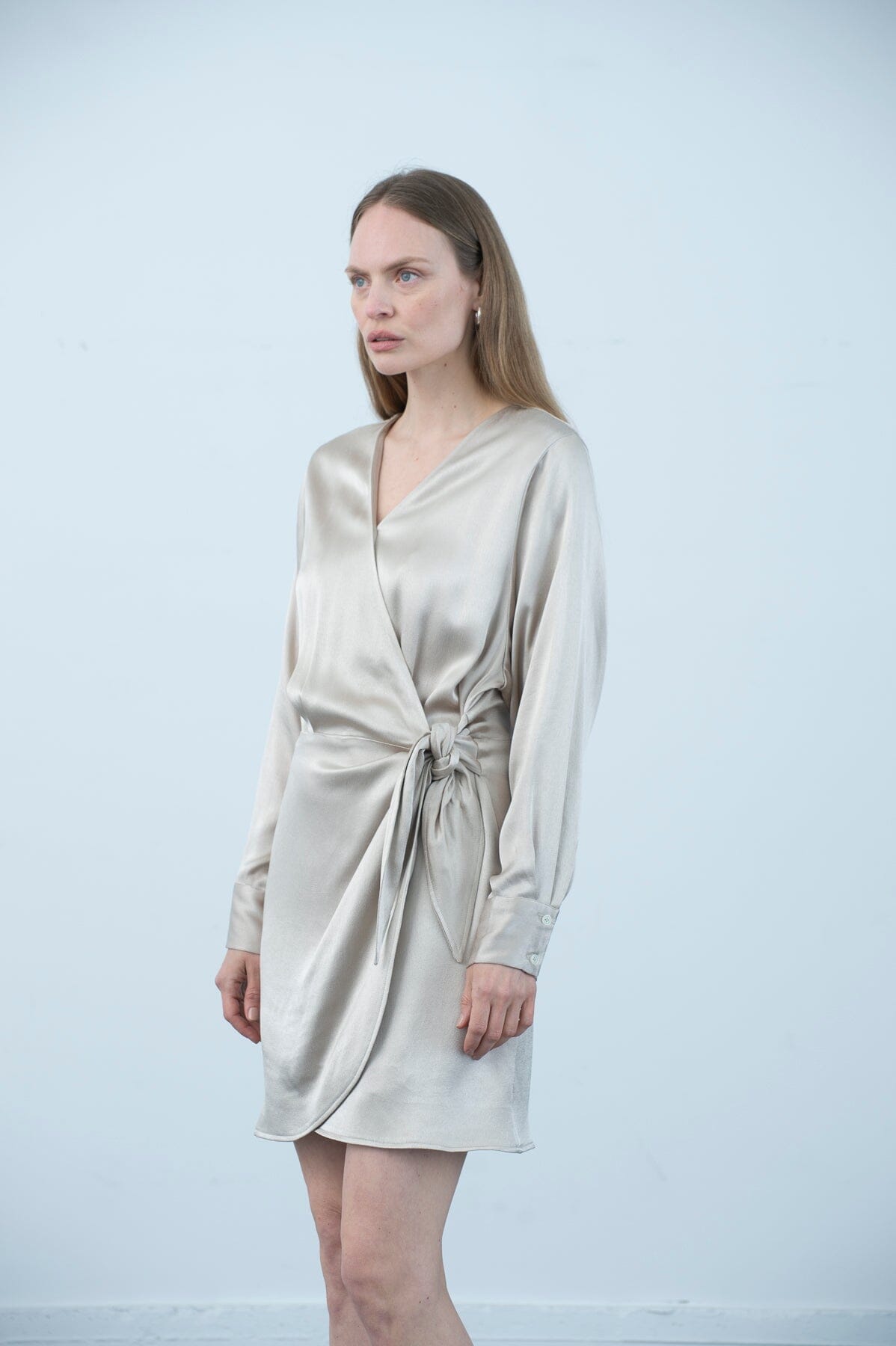 ArnieSays: Nova Satin Champagne Kjole