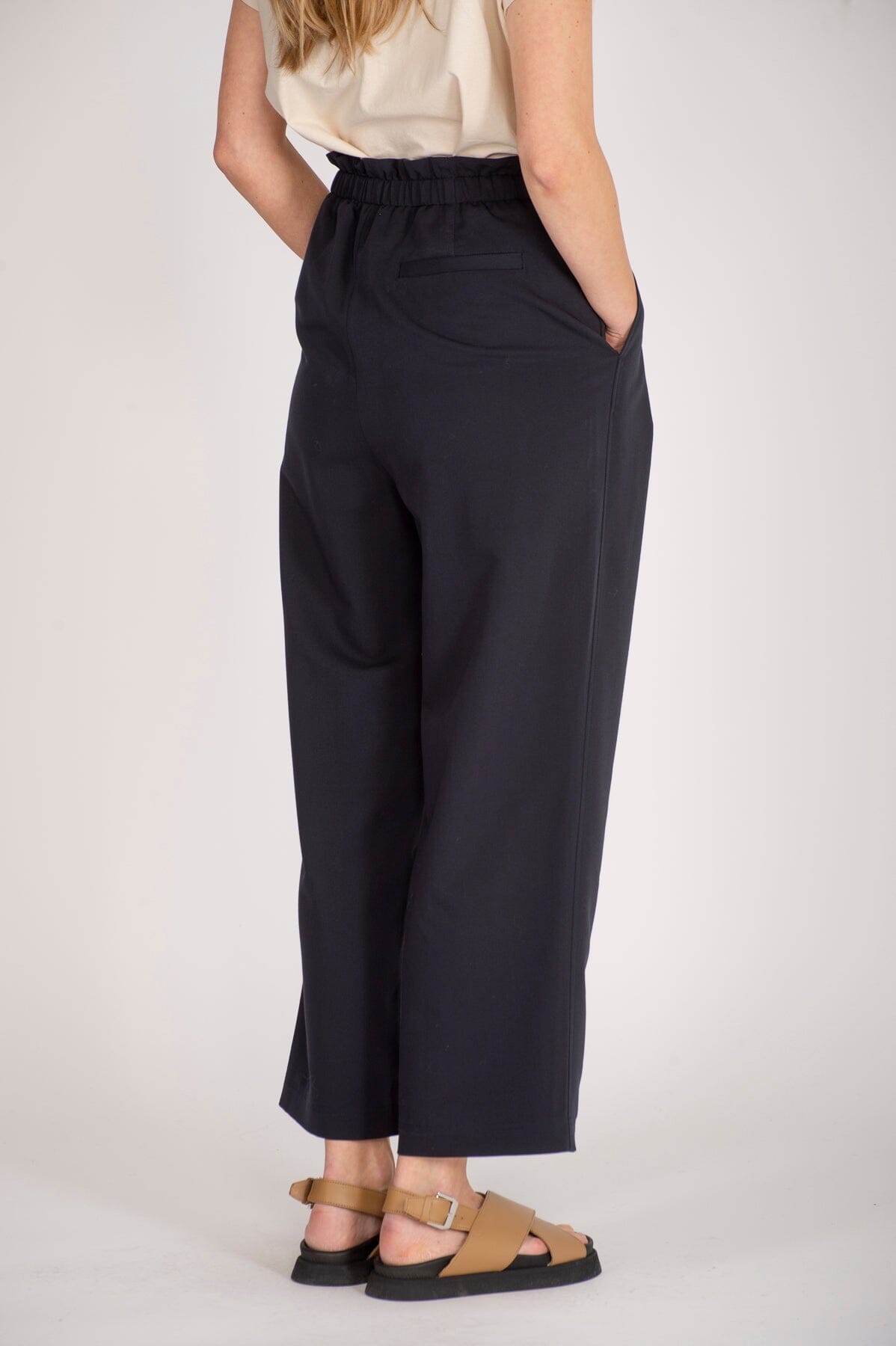 ArnieSays: Corin Drapey Dk Navy Bukse