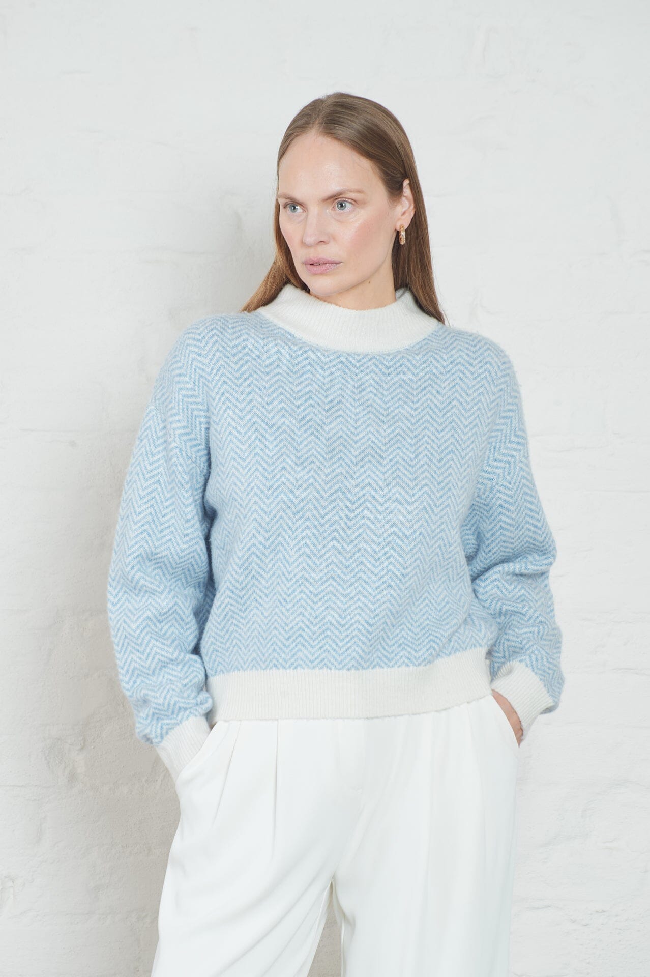 ArnieSays: Saoirse Offwhite/Blue Genser