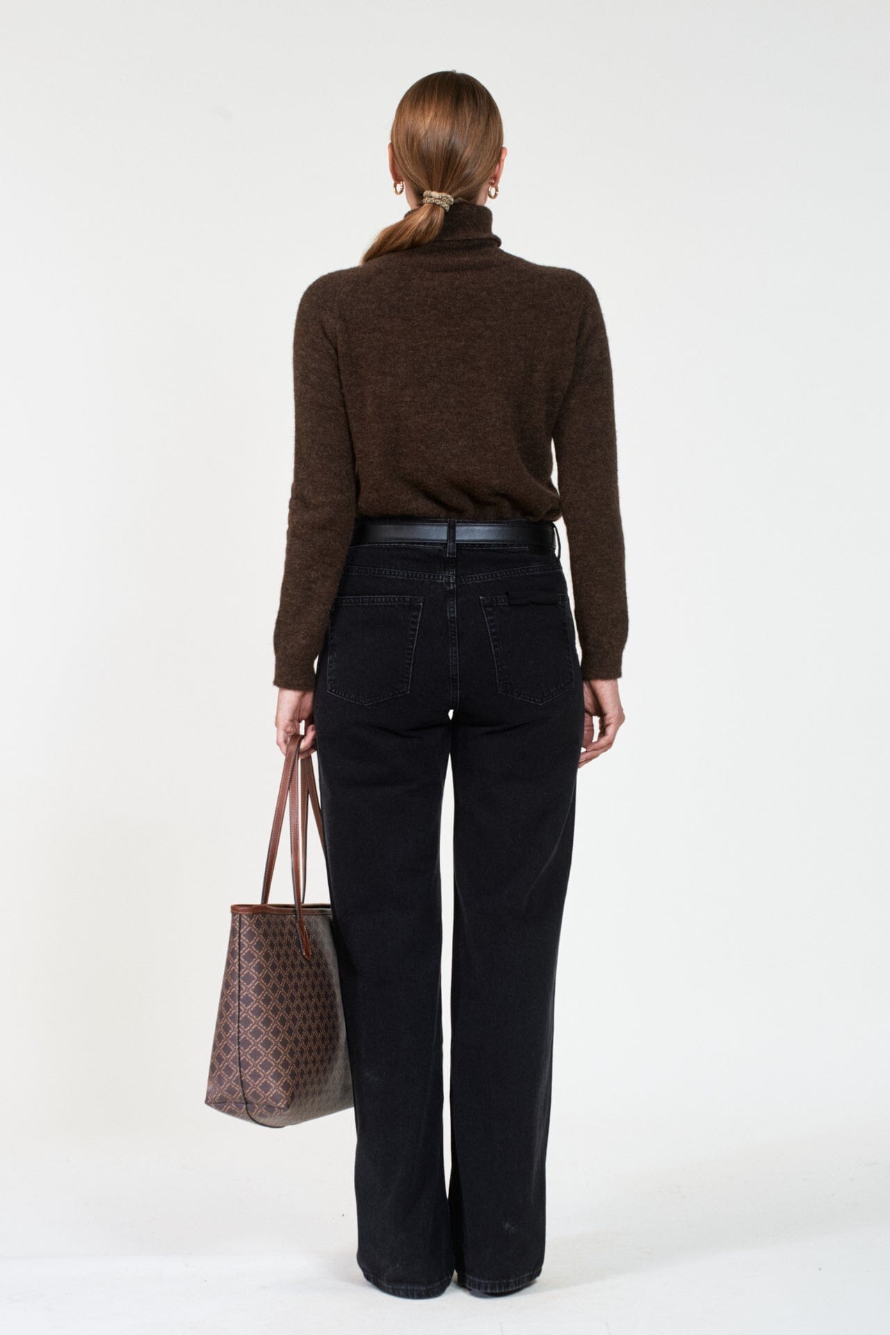 ArnieSays: MIA Dk Brown Genser