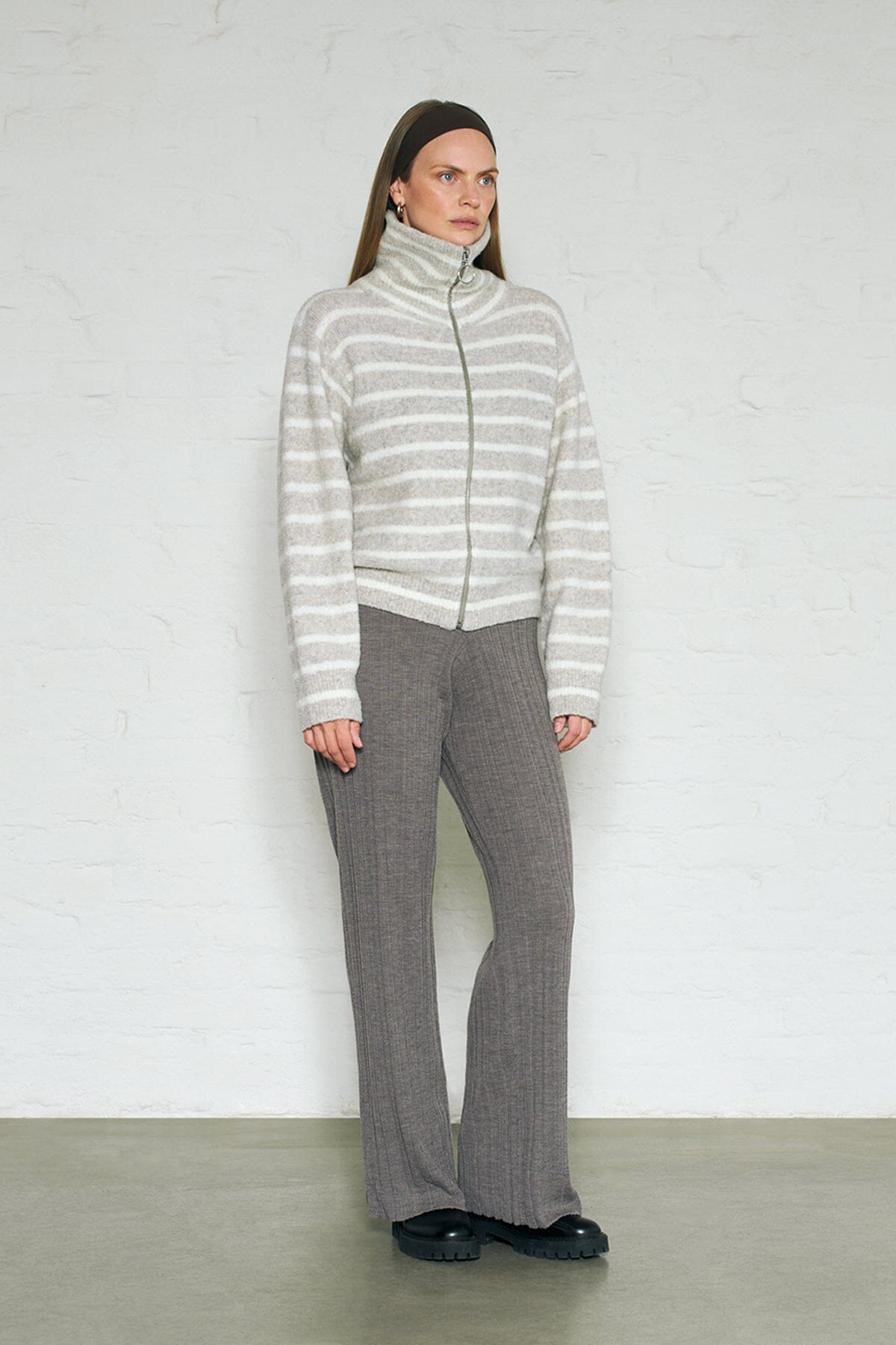 ArnieSays: James Stripe Lt Beige/Offwhite Genser