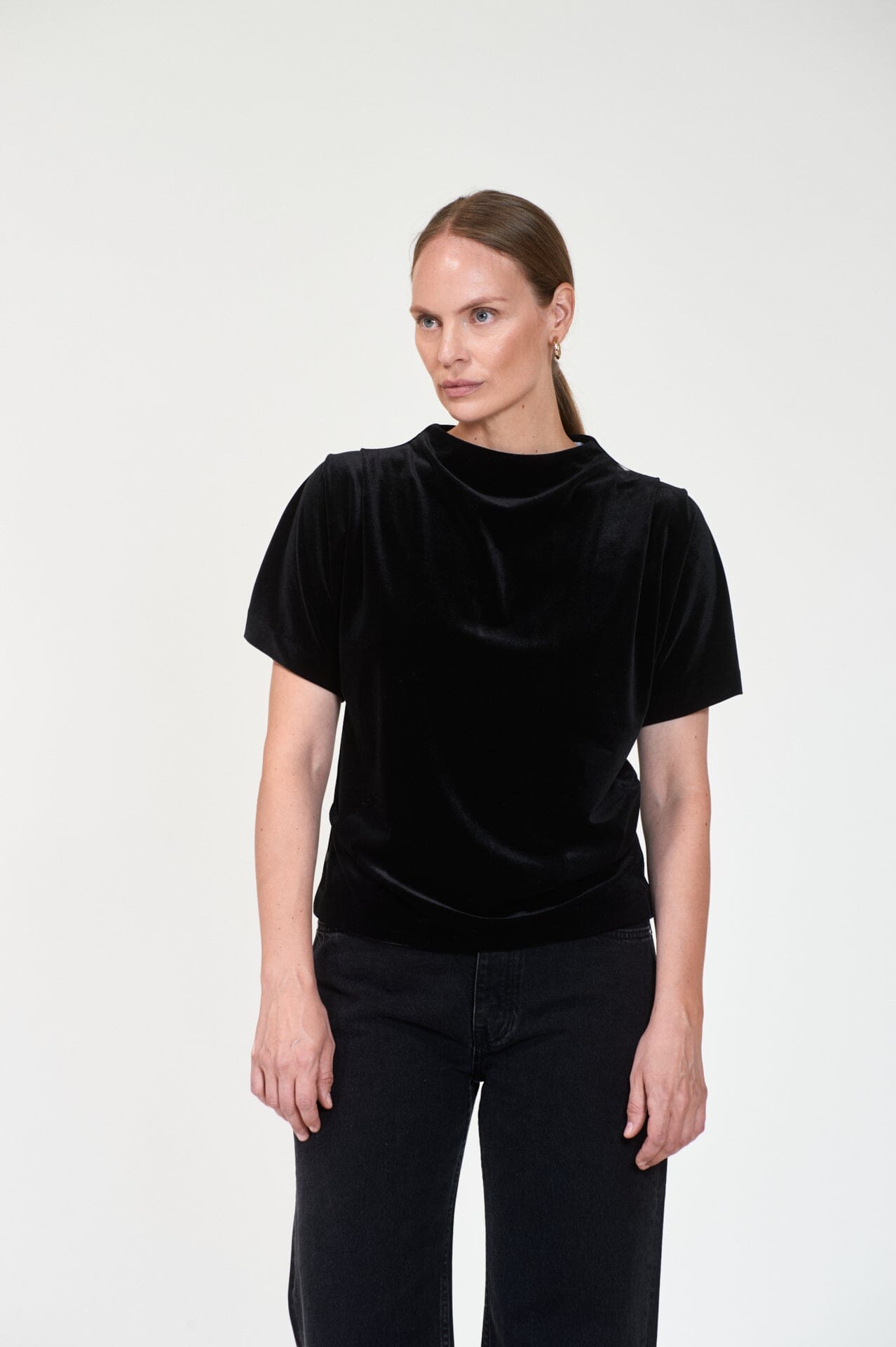 ArnieSays: RENEE Velvet Black Topp