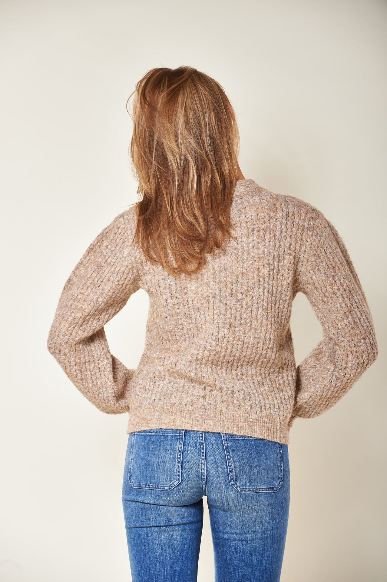 ArnieSays: Mel Beige Genser