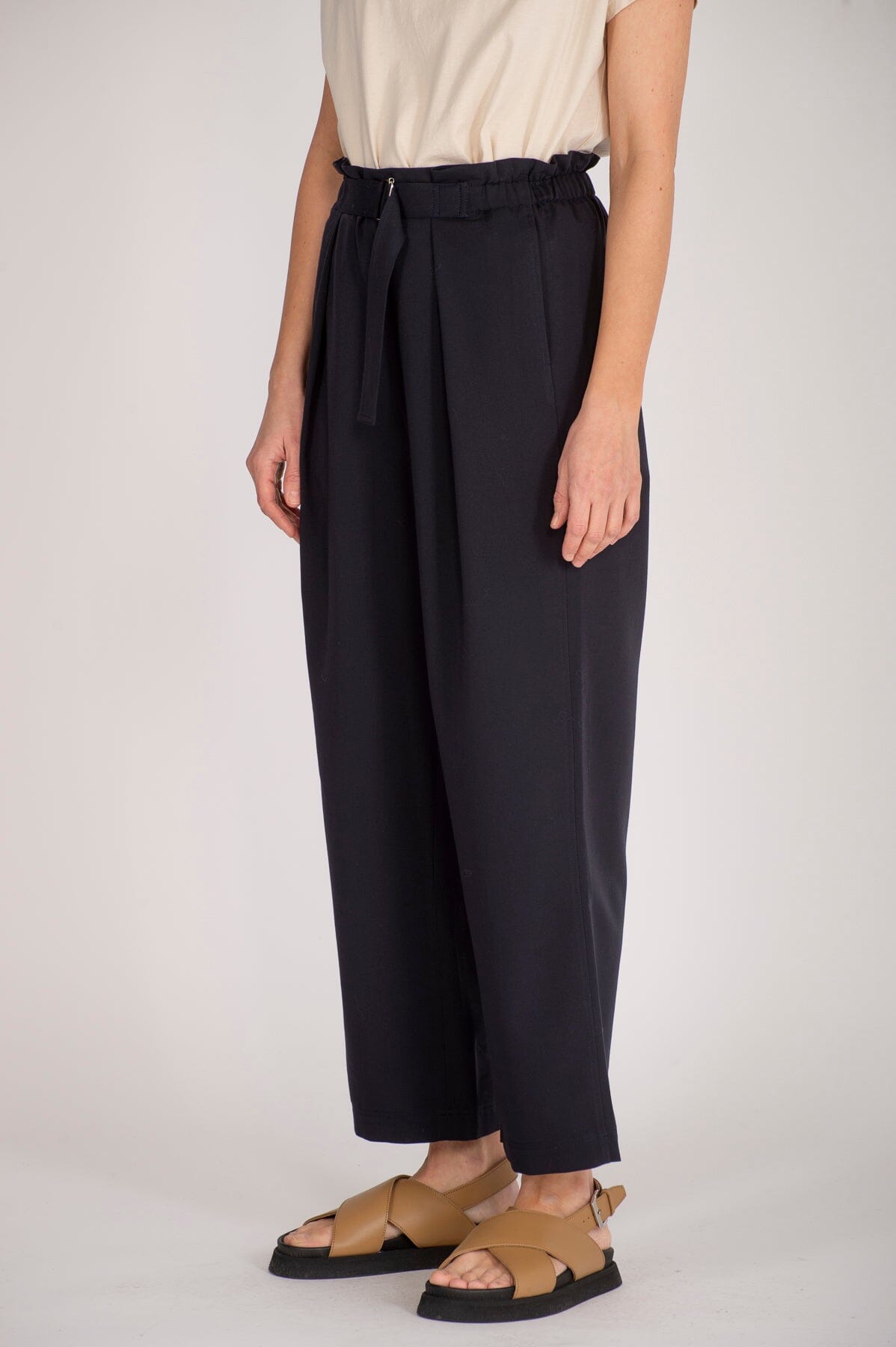 ArnieSays: Corin Drapey Dk Navy Bukse