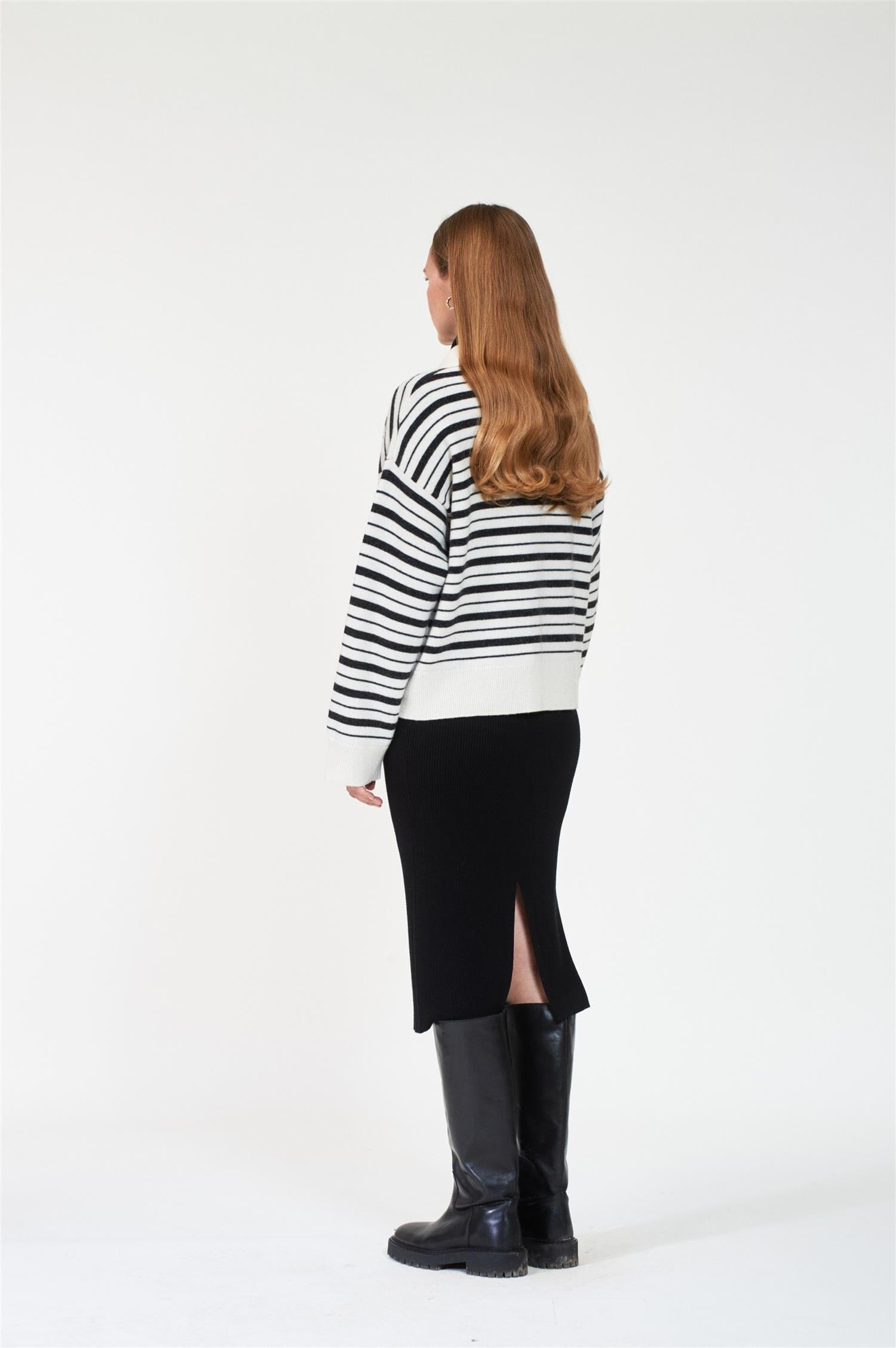 ArnieSays: ZELY Stripe Offwhite/Charcoal Genser