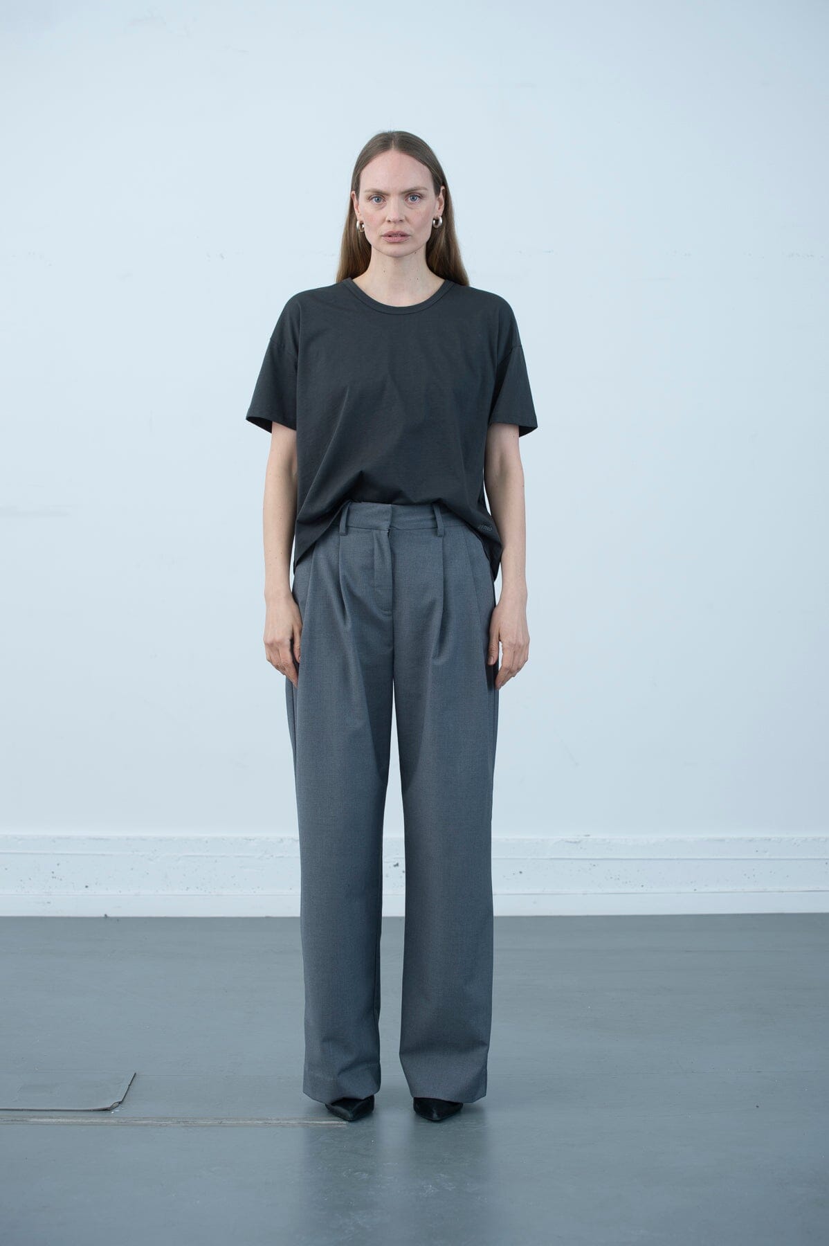 ArnieSays: Reeve Drapey Dk Grey Bukse