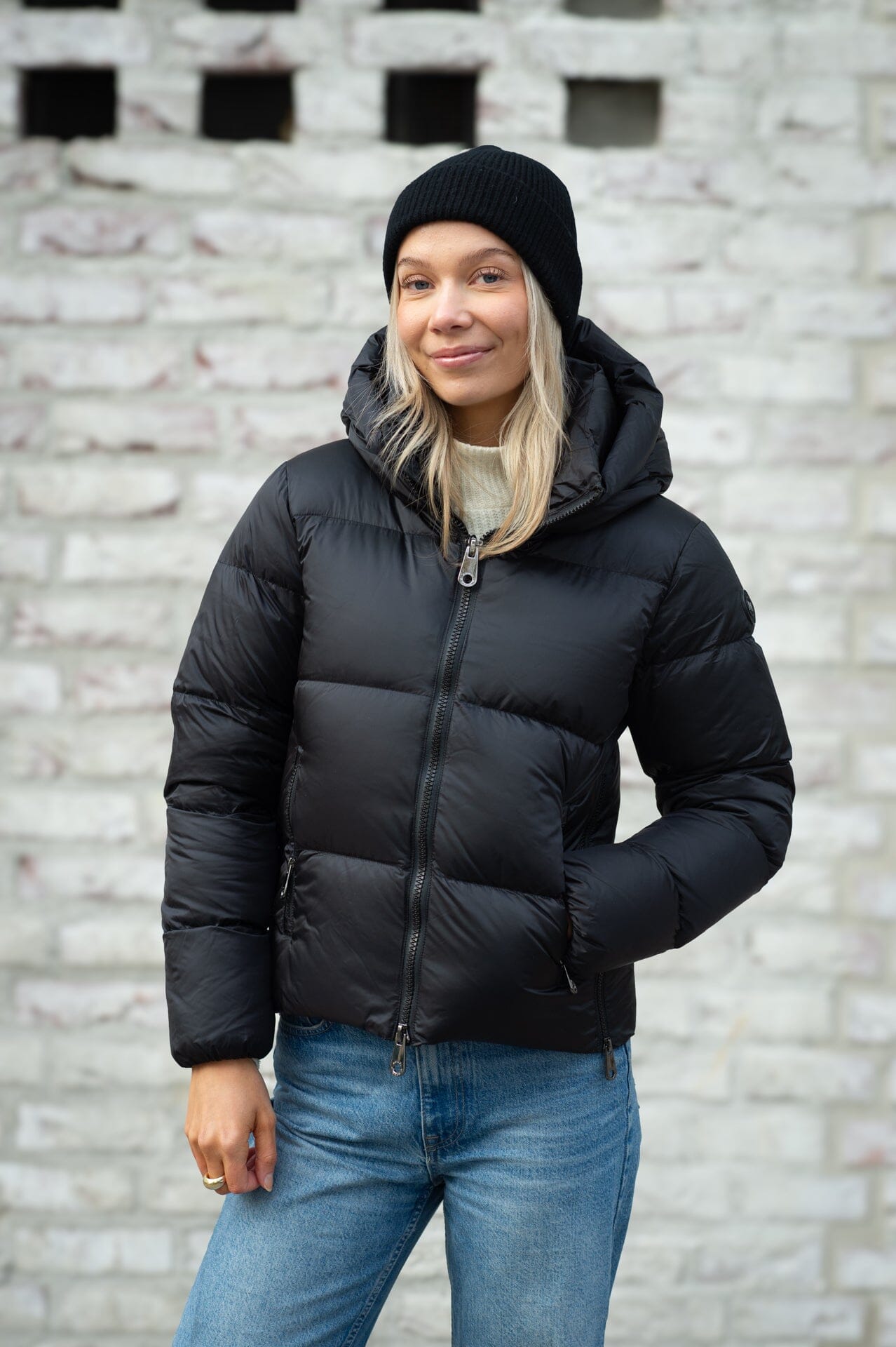 Monel Val Cenis Short No Neck Logo Black-Black Ytterplagg