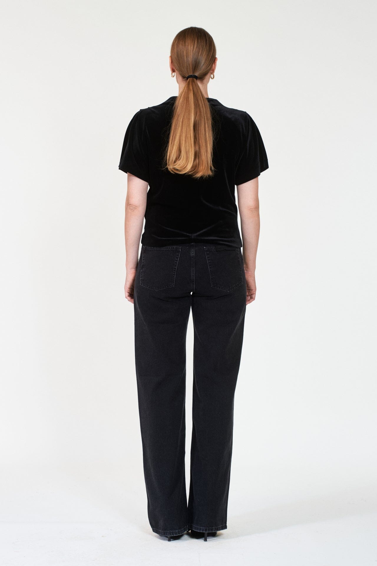 ArnieSays: RENEE Velvet Black Topp