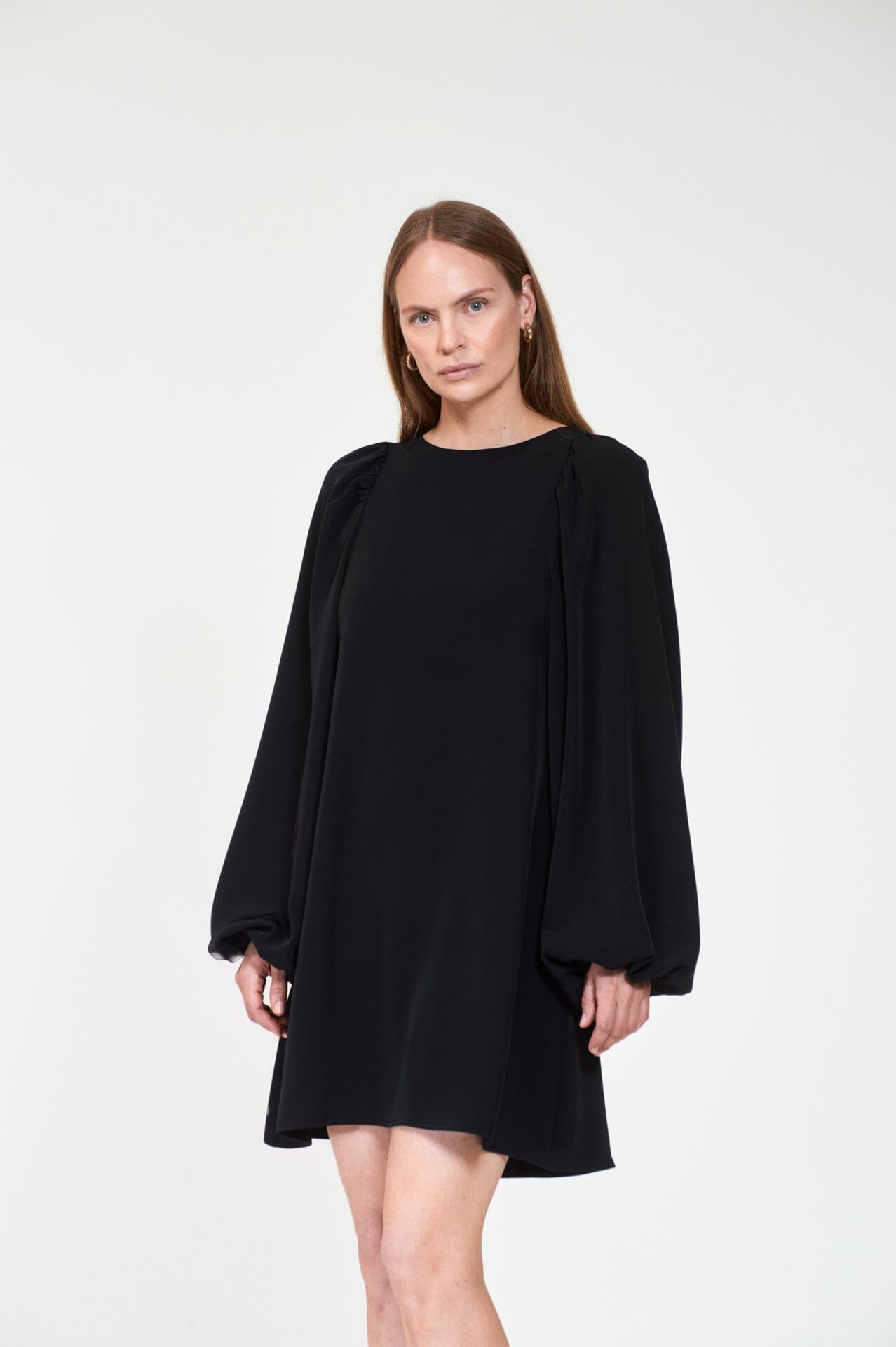 ArnieSays: VALERIA Crepe Black Kjole