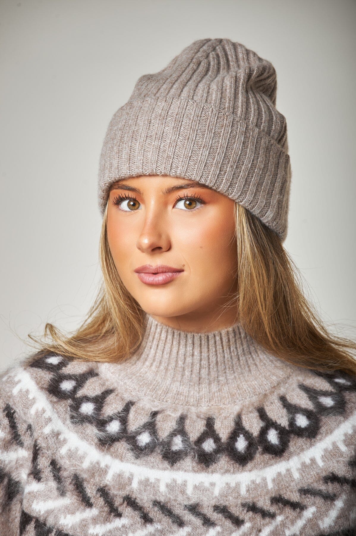 Aurora Cashmere Beanie Taupe Hodeplagg