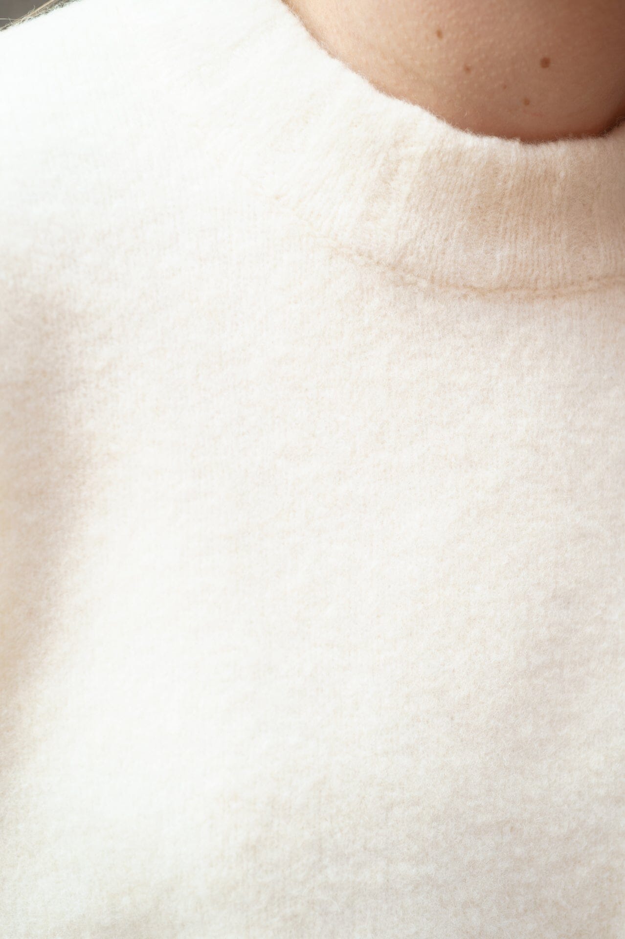 ArnieSays: Ellie Offwhite Genser