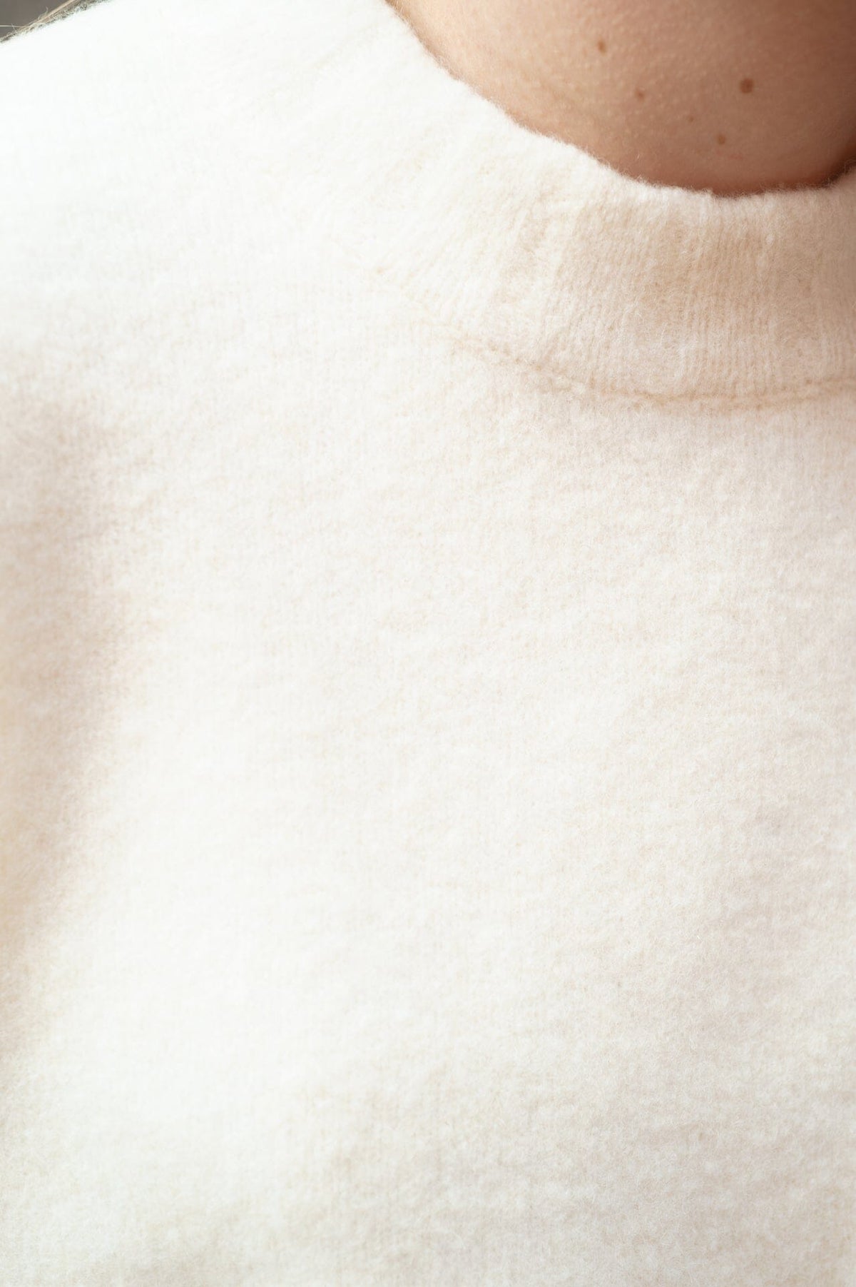 ArnieSays: Ellie Offwhite Genser