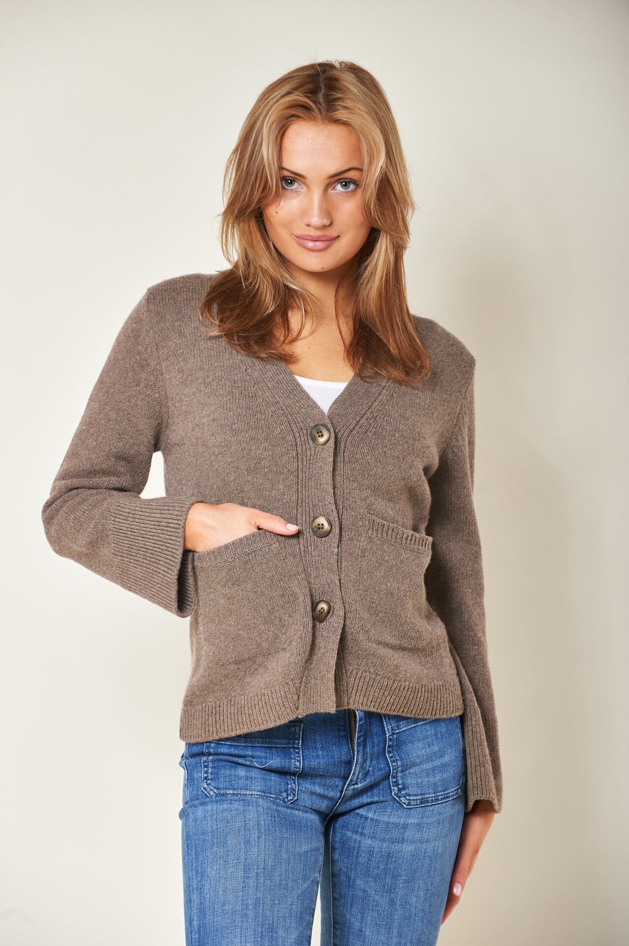 ArnieSays: Tate Taupe Genser