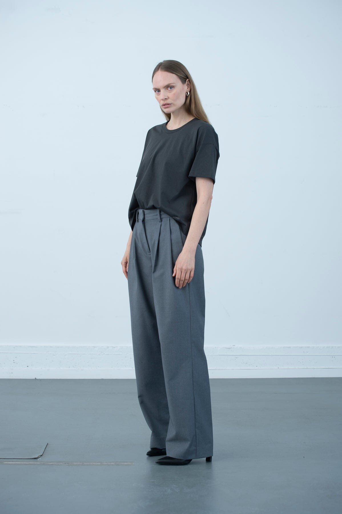 ArnieSays: Reeve Drapey Dk Grey Bukse