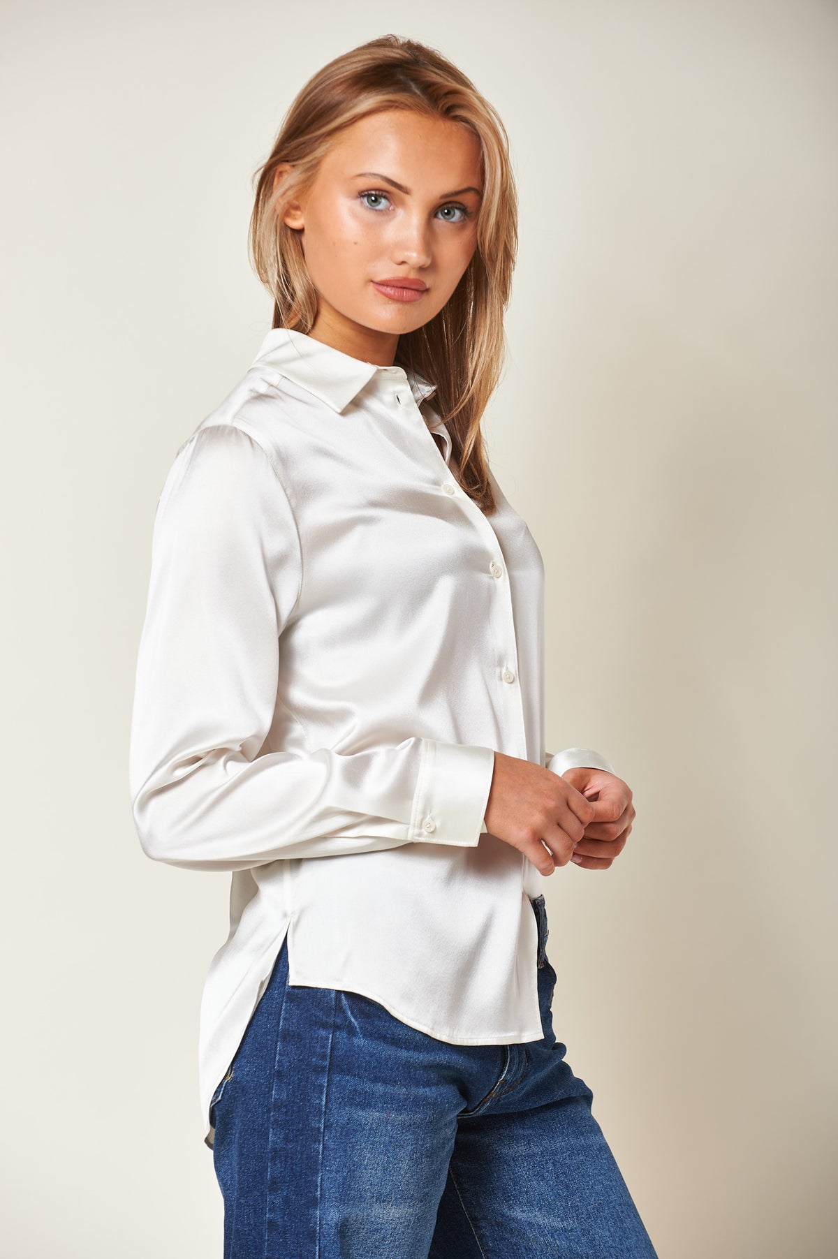 Alba White