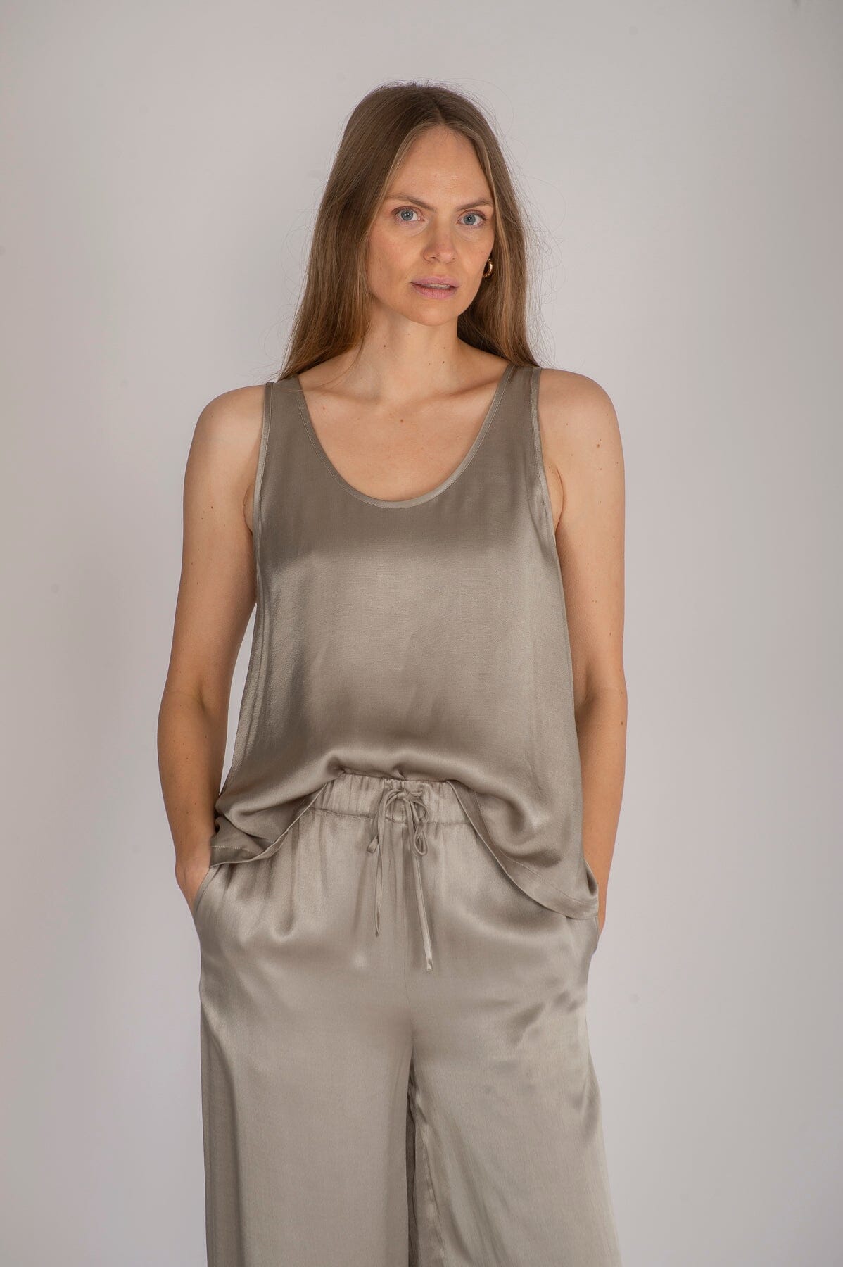 ArnieSays: Love Satin Dusty Green Topp