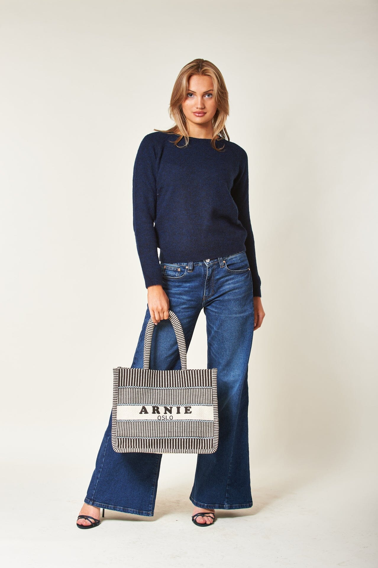 ArnieSays: Fiona Navy Genser