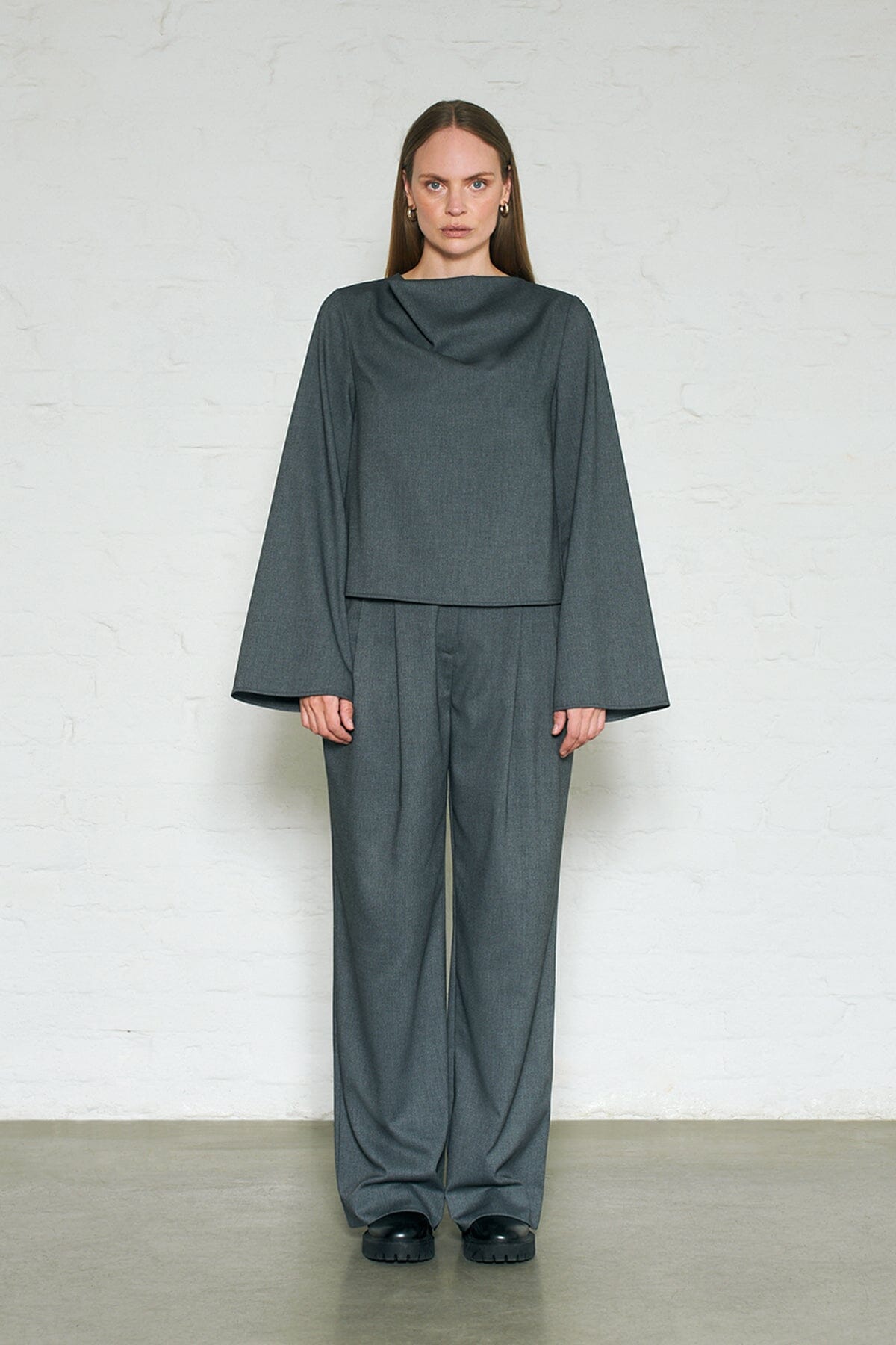 ArnieSays: Ivey Rayon Blend Dk Grey Melange Topp