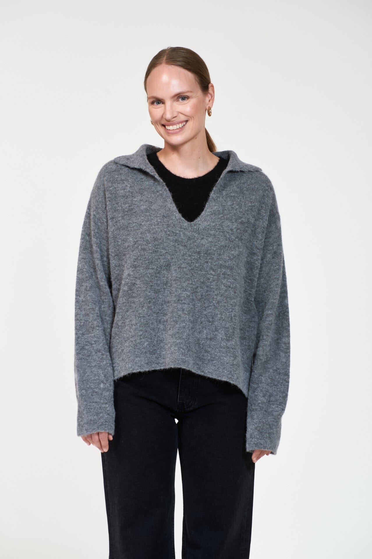 ArnieSays: LOWRY Dk Grey Melange Genser