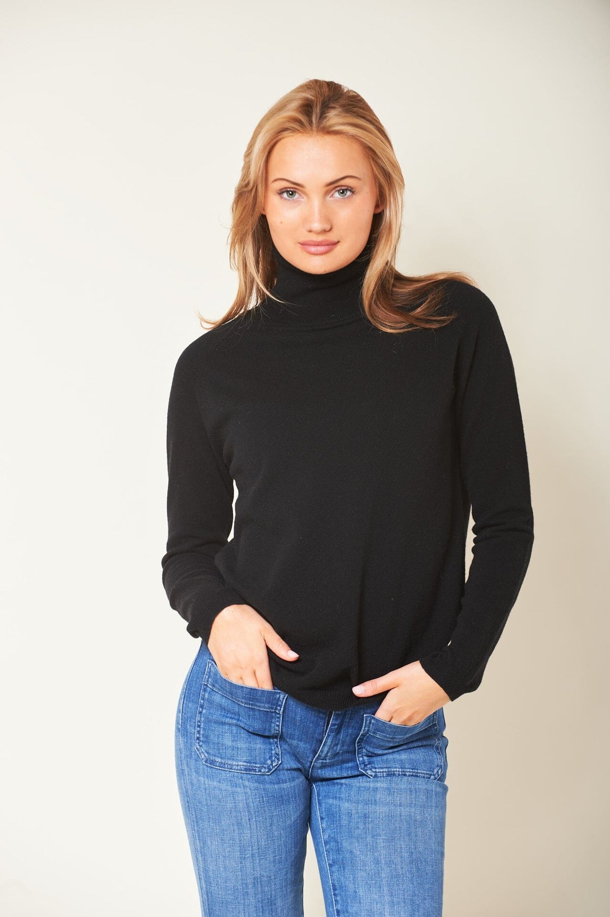 Alaia Black