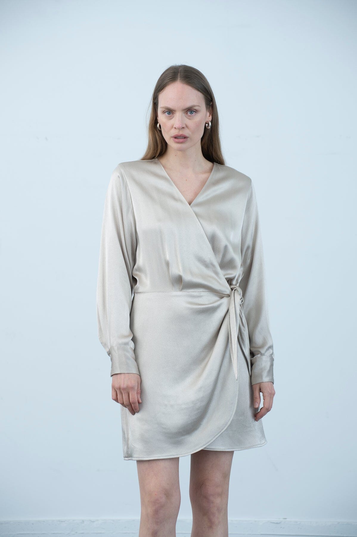 ArnieSays: Nova Satin Champagne Kjole