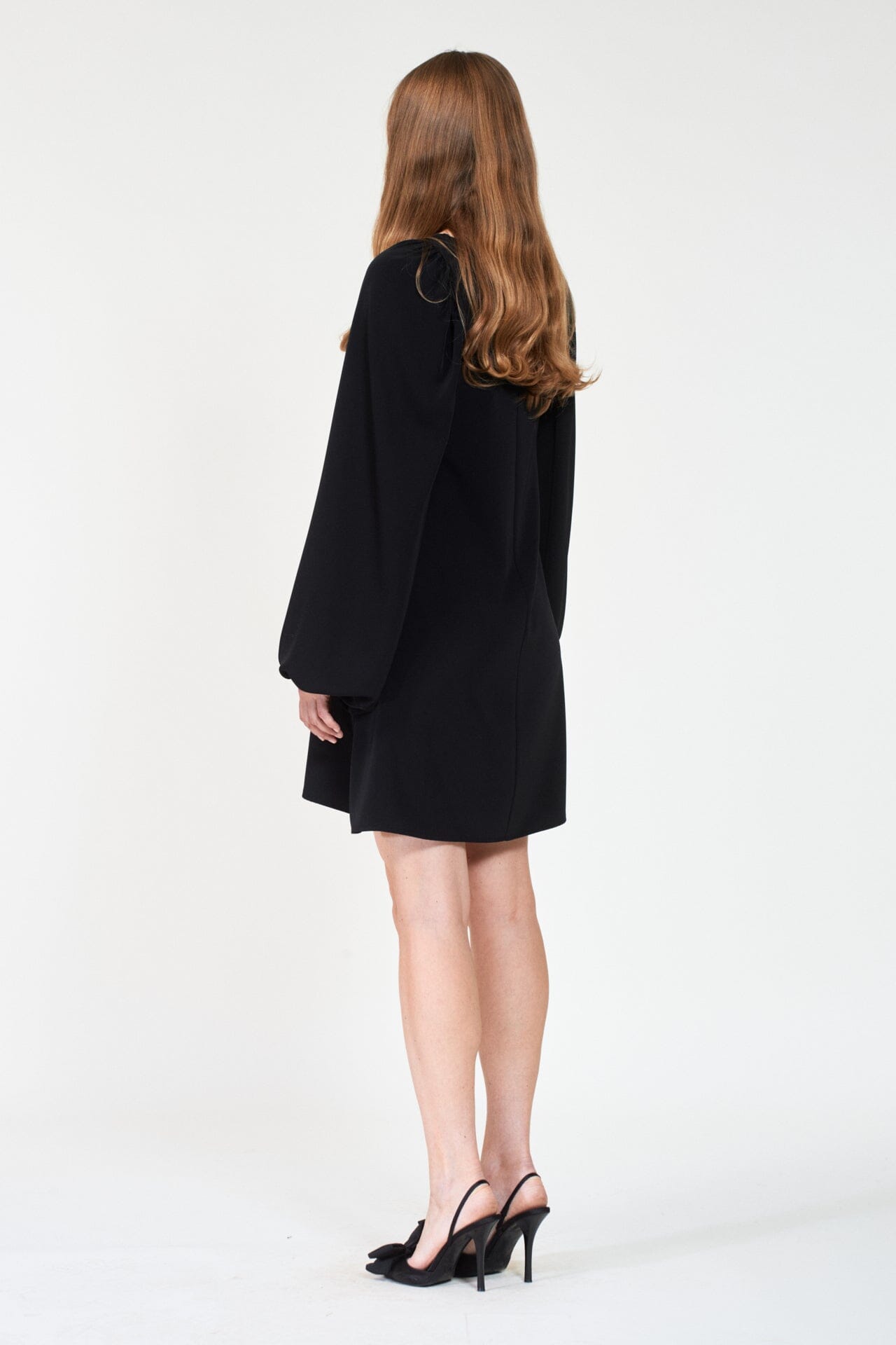 ArnieSays: VALERIA Crepe Black Kjole