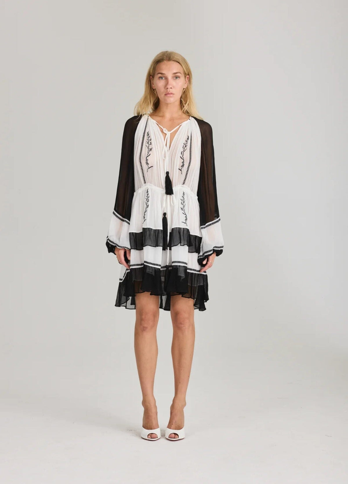 RAVN RAVN Aurora dress White/Black Kjole