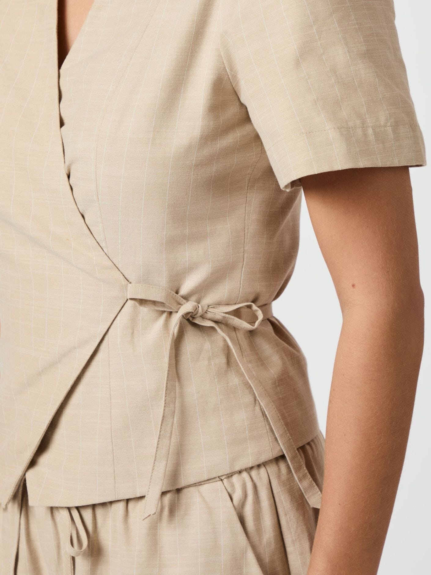Neo Noir Simoni Stripe Blouse Sand Bluse