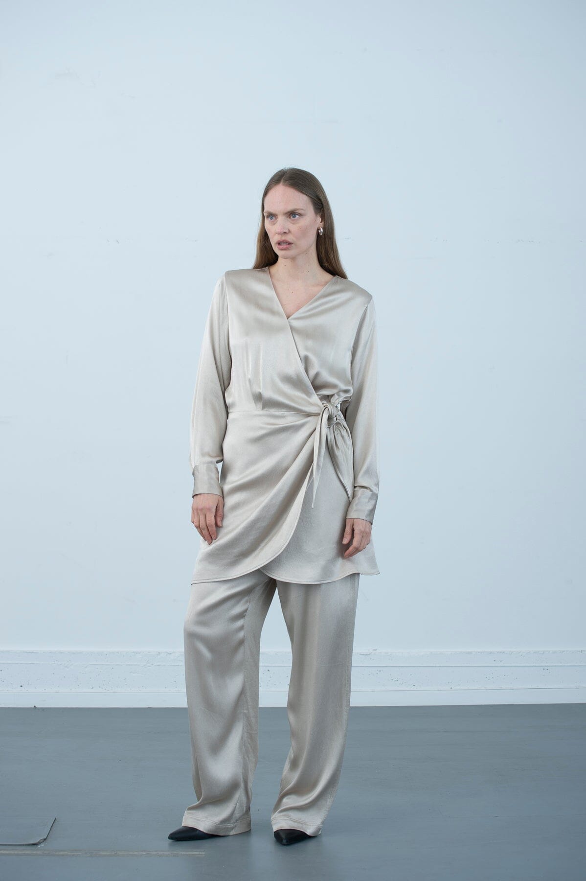 ArnieSays: Nova Satin Champagne Kjole