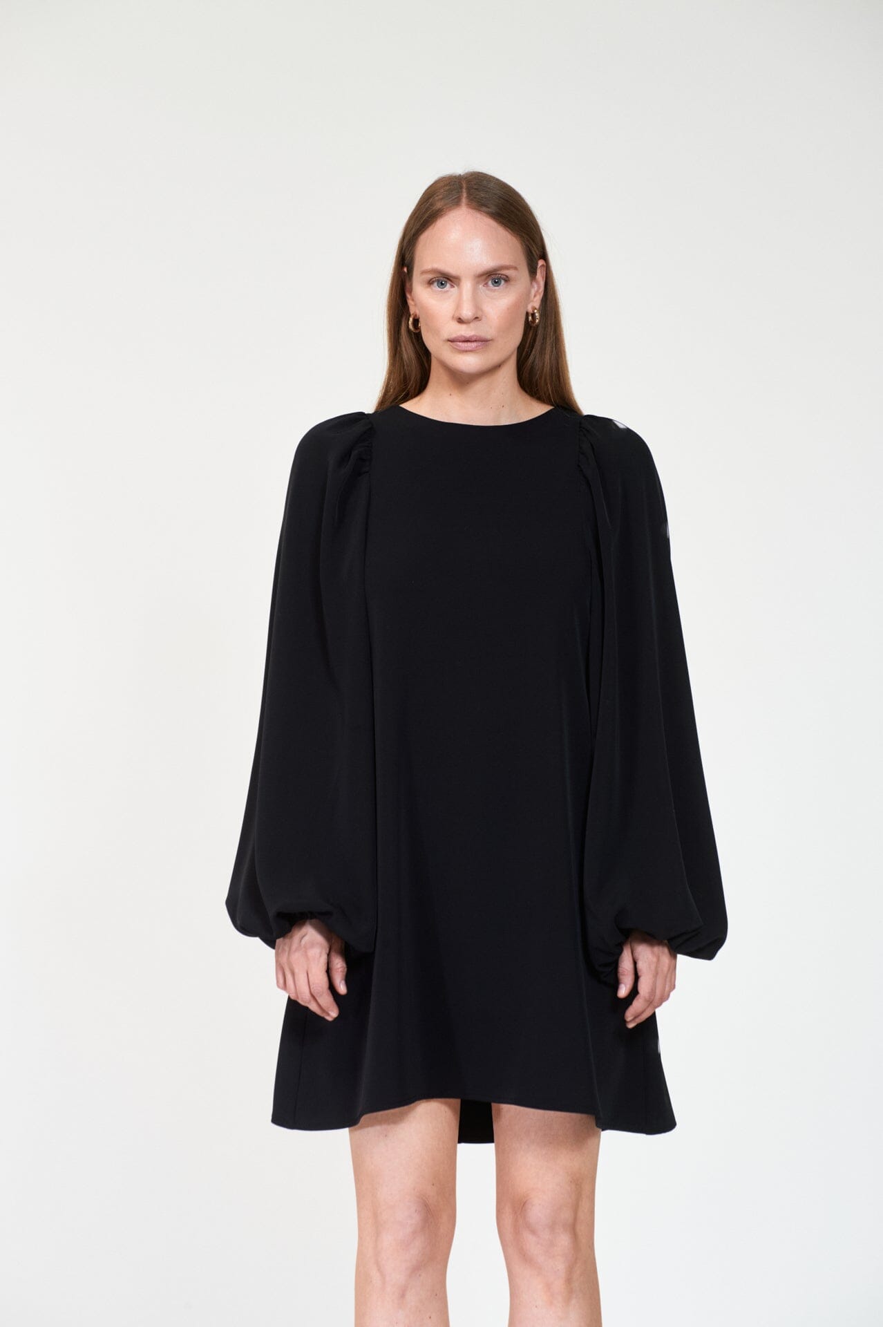 ArnieSays: VALERIA Crepe Black Kjole