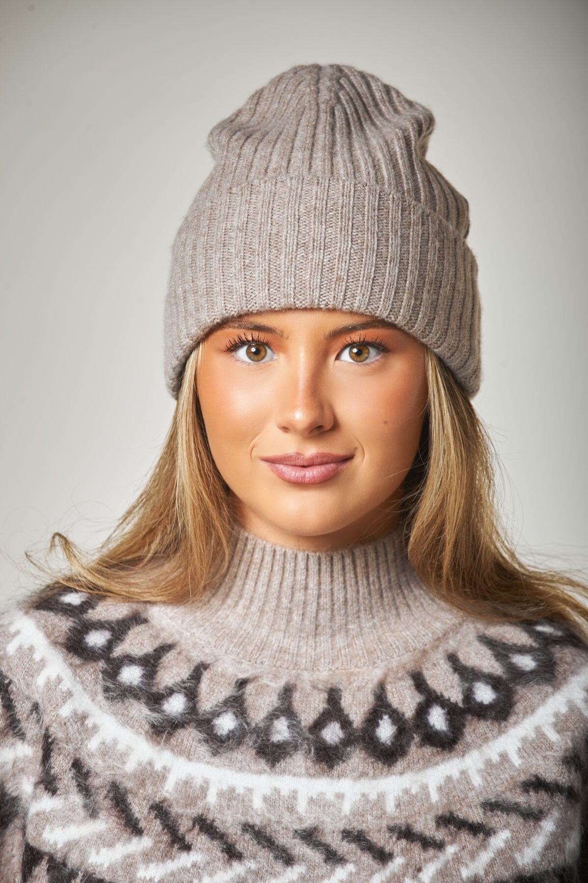 Aurora Cashmere Beanie Taupe Hodeplagg