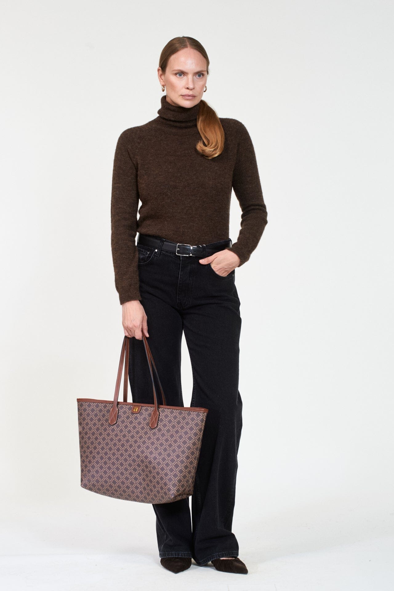 ArnieSays: MIA Dk Brown Genser