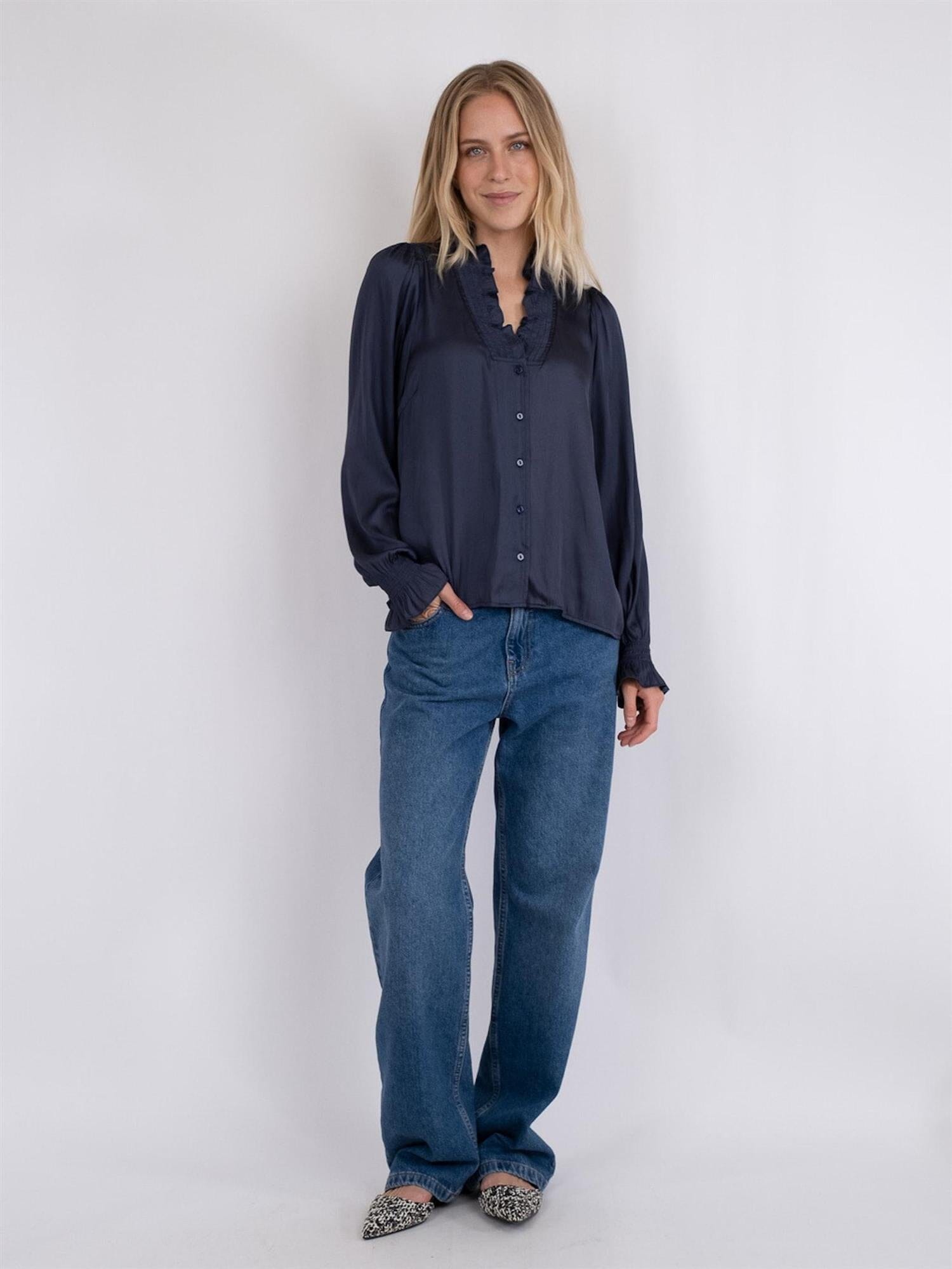 Neo Noir Brielle Satin Blouse Midnight Blue Bluse