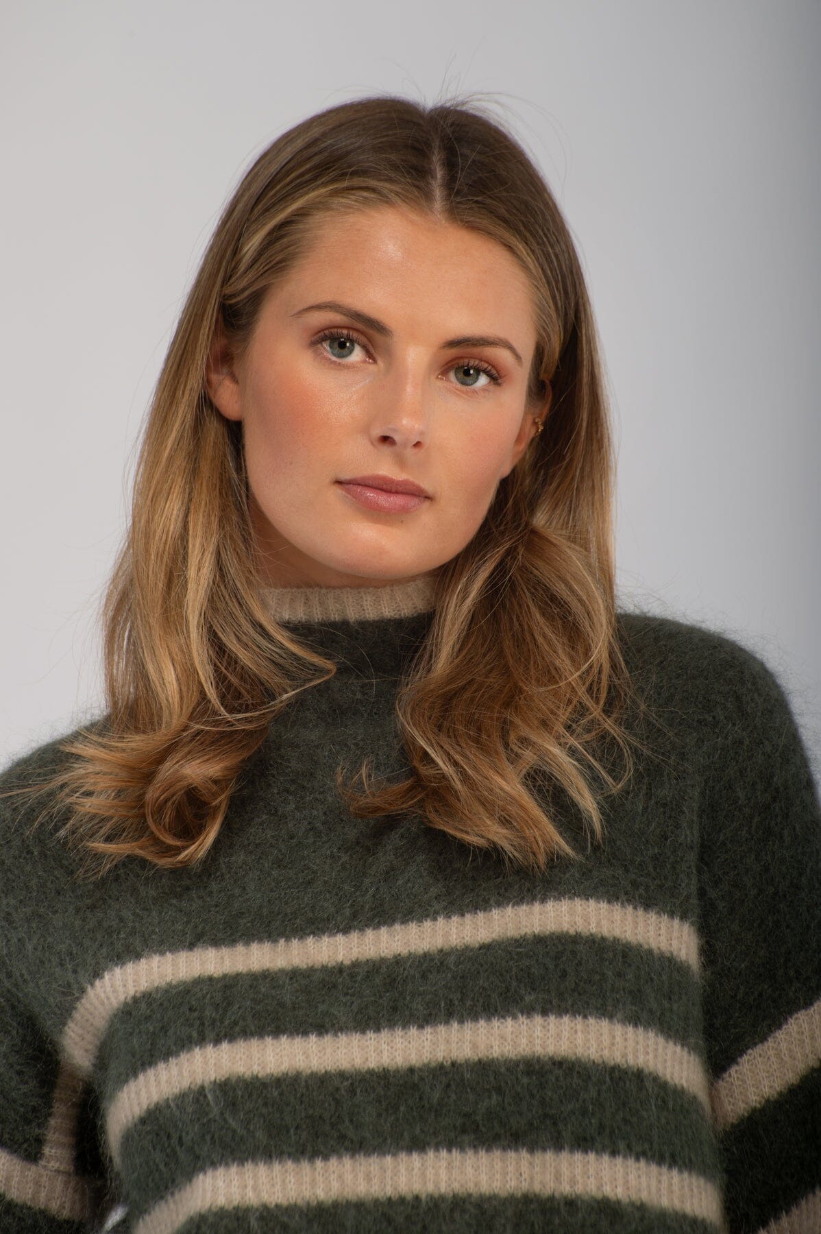Second Female Ovalis Knit T-Neck Kambaba Genser