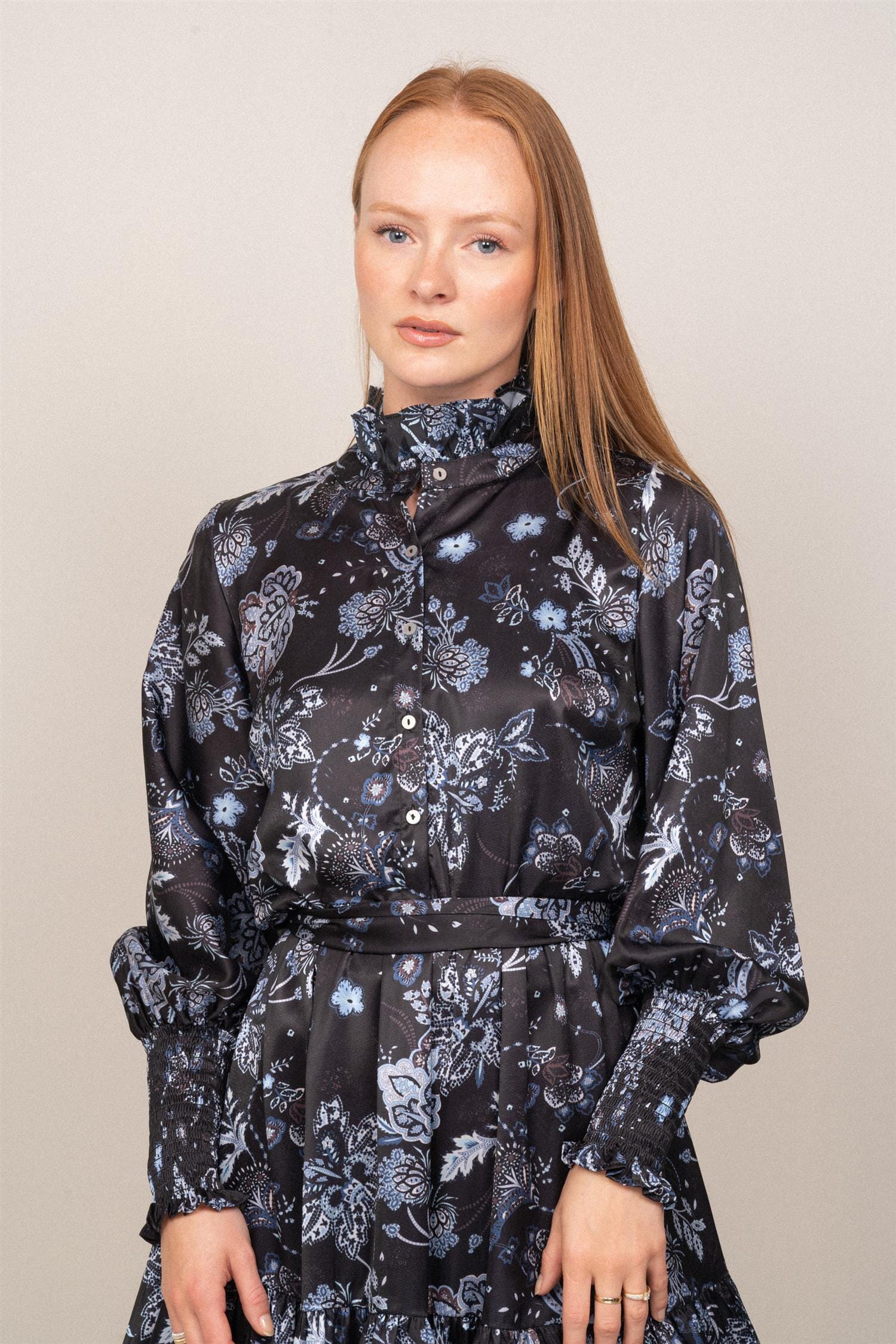 OSMINE af nor Saga Wide Dress Dark Blue Paisley Kjole