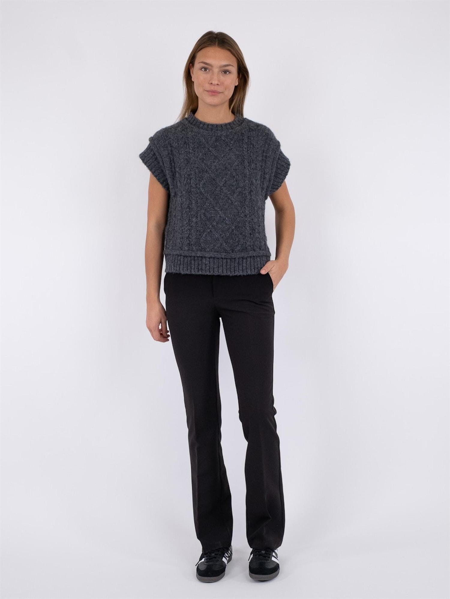 Neo Noir Malley Knit Waistcoat Antracit Genser