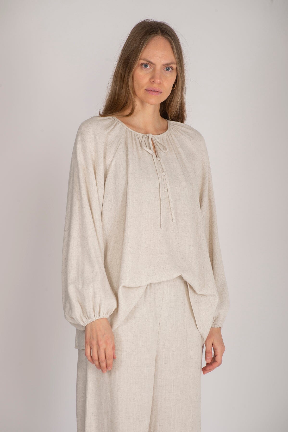 ArnieSays: Daphne Linen Light Beige Melange Bluse