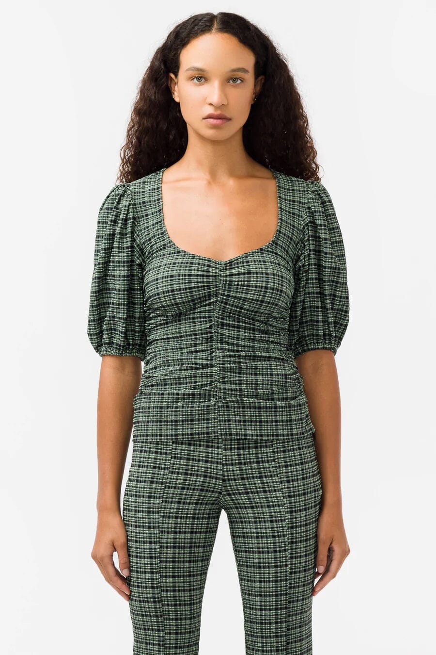 Ganni F6893 Stretch Seersucker U-neck Gathered Blouse Mini Check Green Bay Bluse