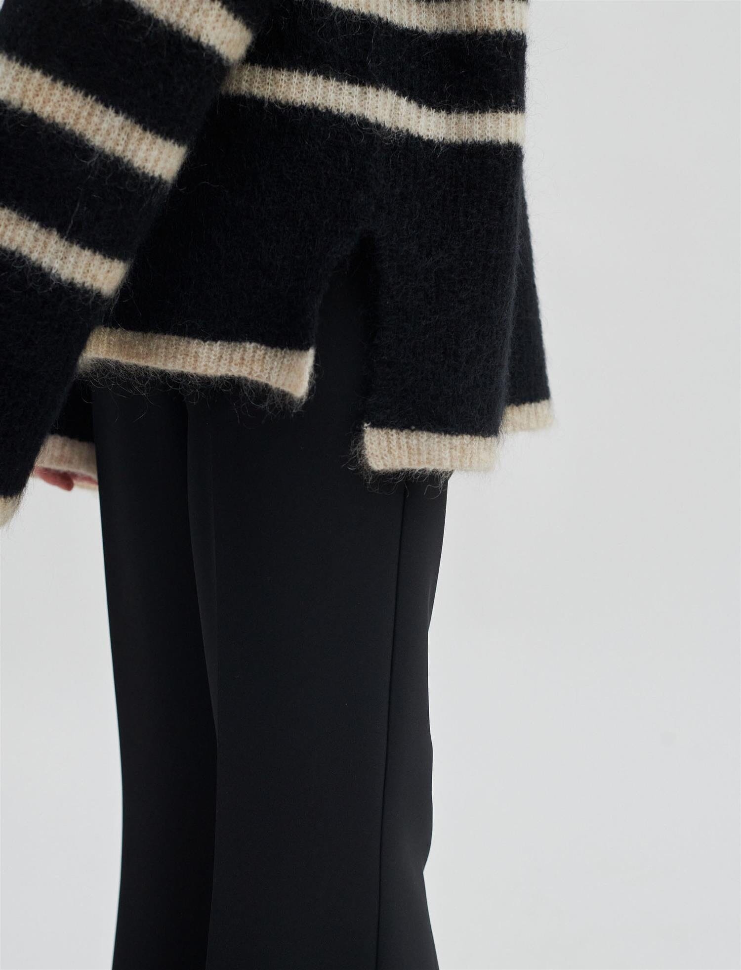 Second Female Ovalis Knit T-Neck Black Genser