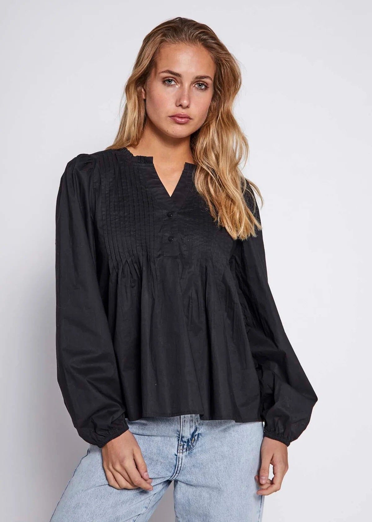 Norr Opal Top Black Topp