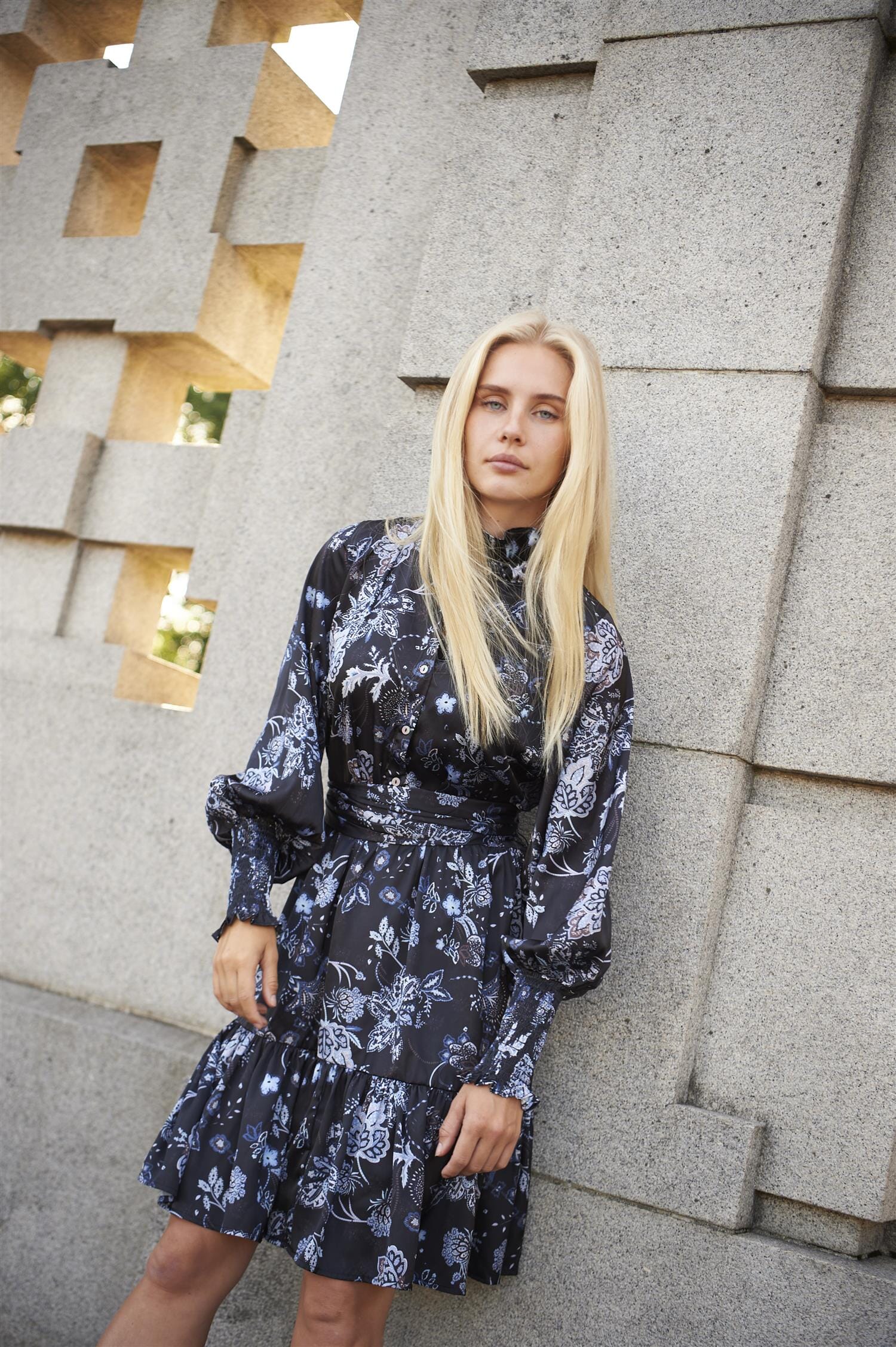 OSMINE af nor Saga Wide Dress Dark Blue Paisley Kjole