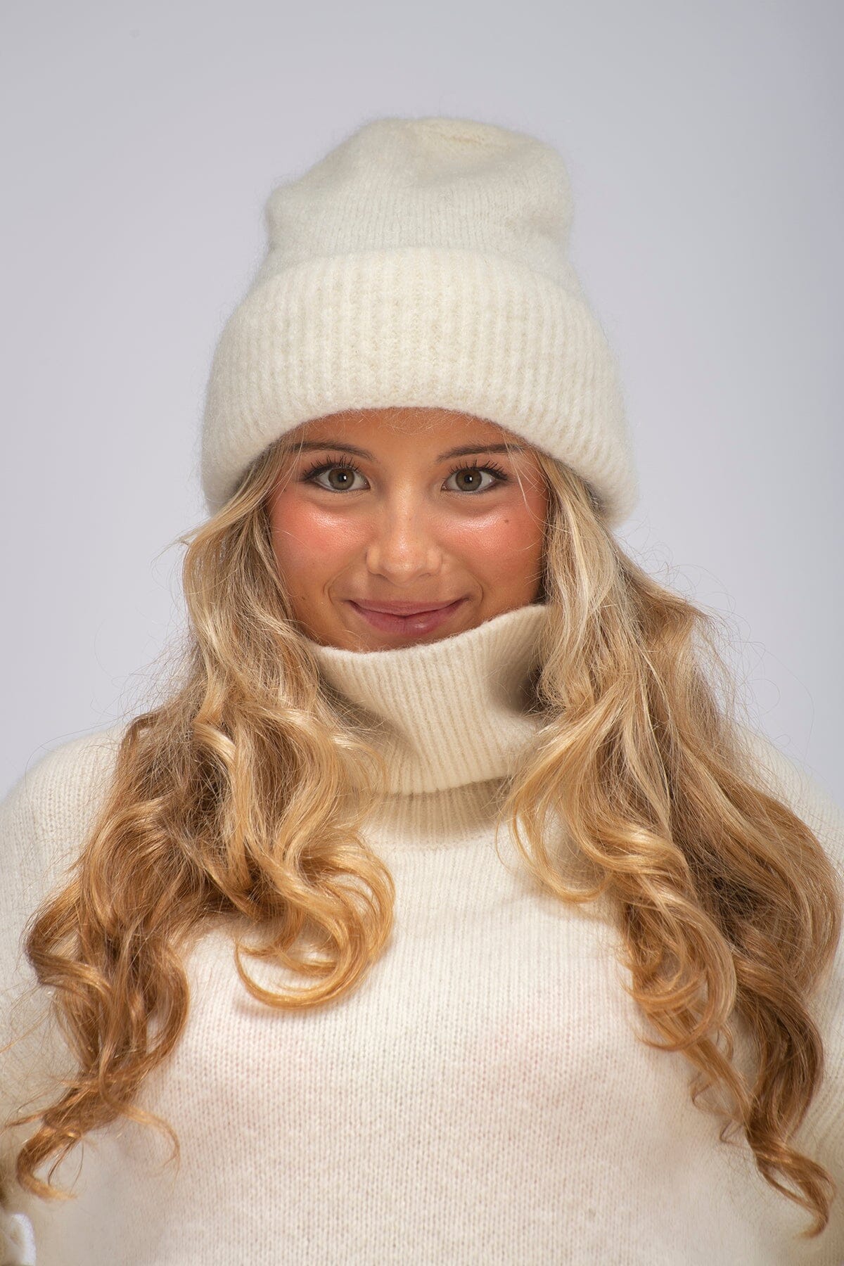 ArnieSays: Rhine Offwhite Hodeplagg