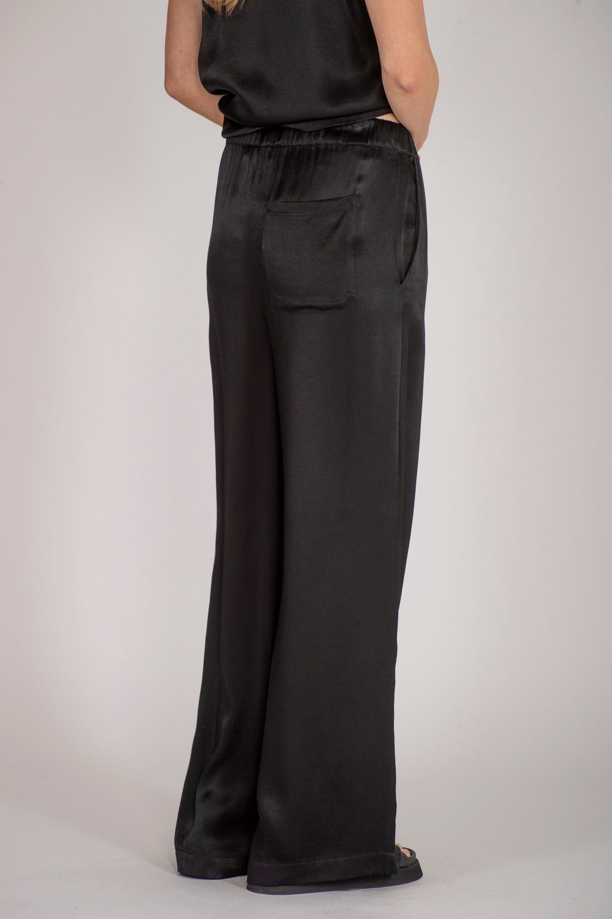 ArnieSays: Kylo Satin Black Bukse