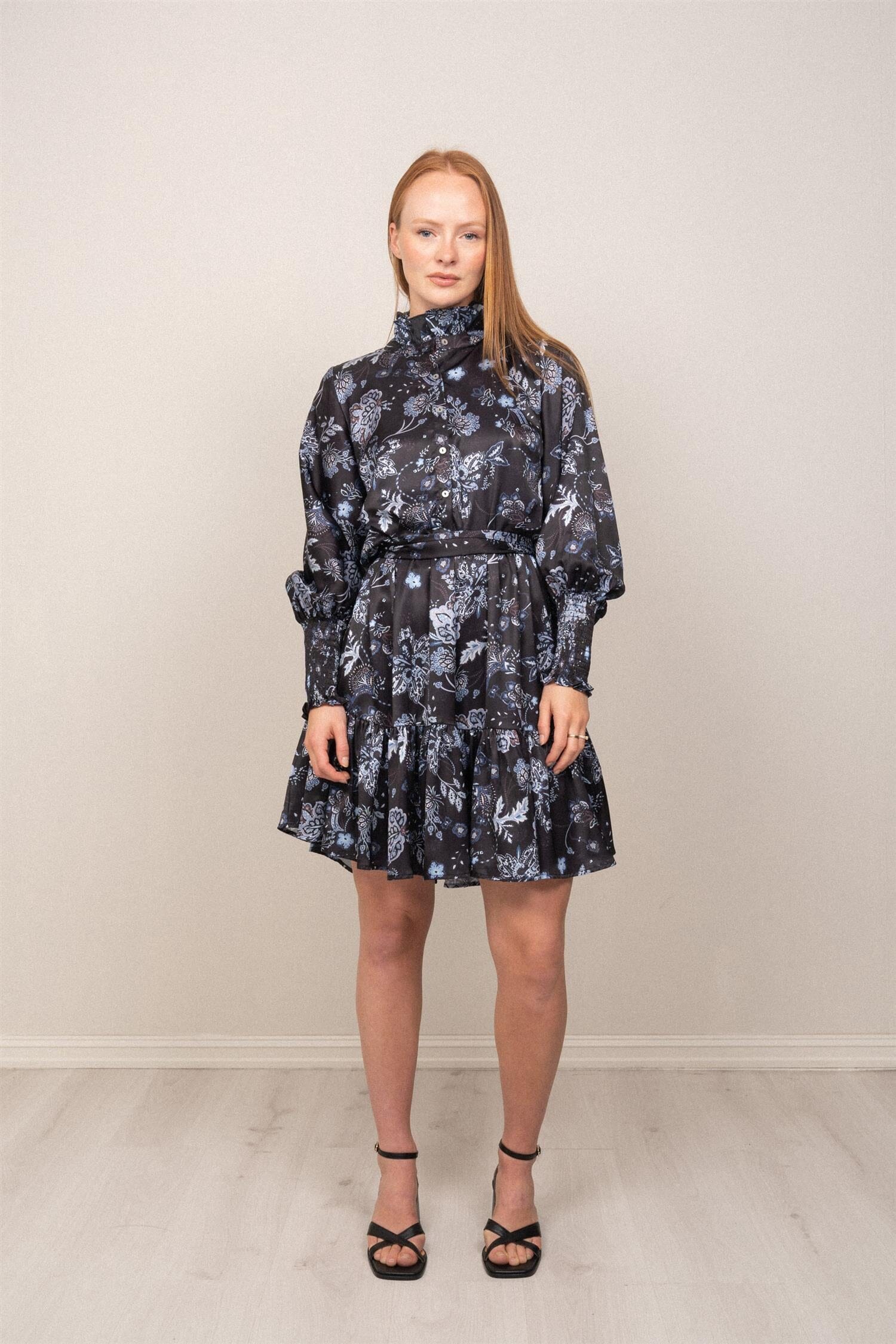 OSMINE af nor Saga Wide Dress Dark Blue Paisley Kjole