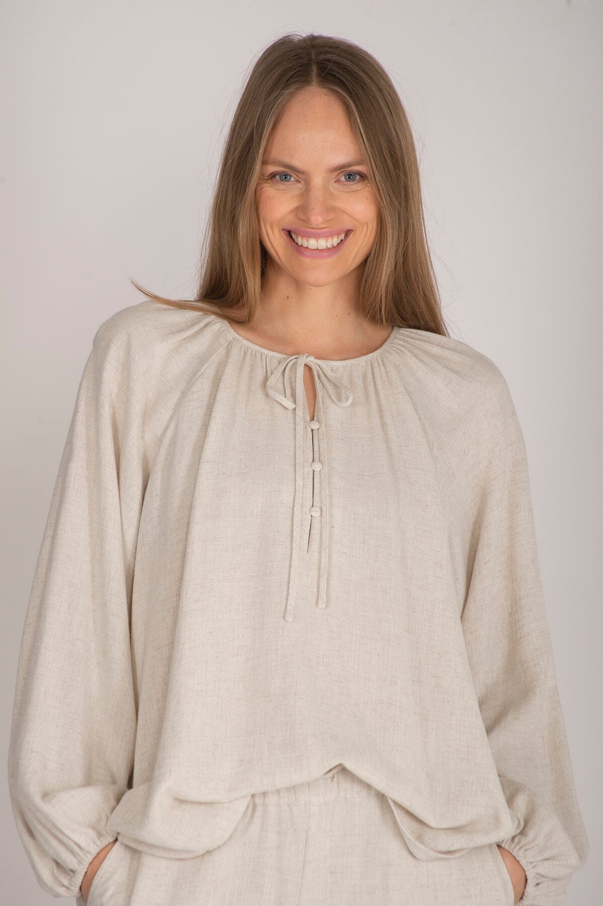 ArnieSays: Daphne Linen Light Beige Melange Bluse